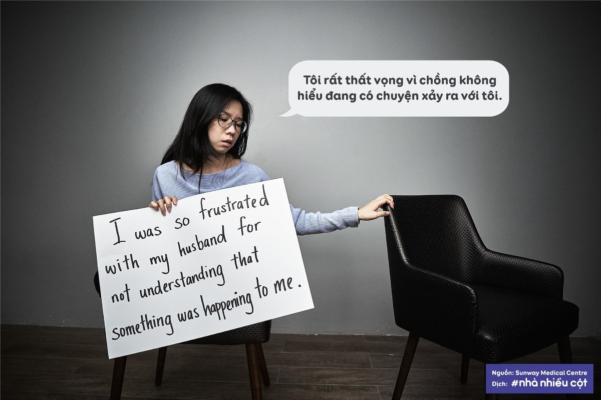 ÁP LỰC KHI CÓ CON

Khi một đứa trẻ được sinh ra, mọi người đều chúc phúc và ăn mừng. Người ta nói trở thành cha mẹ là một niềm hạnh phúc lớn, là cột mốc thiêng liêng đặc biệt trong cuộc đời mỗi người. Nhưng liệu có mấy ai nói về áp lực khi trở thành cha mẹ?

Nếu bạn và người bạn đời đã từng trải qua những trận khẩu chiến sau khi sinh con, các bạn không đơn độc. Càng được đặt vào nhiều mối quan hệ ràng buộc, chúng ta càng dễ cảm thấy quá tải bởi những trách nhiệm đi kèm. Hơn nữa, thật không dễ dàng gì khi đặt mình vào vị trí của người khác để hiểu cảm giác của đối phương. Nhất là khi chính bạn cũng đang cảm thấy áp lực bởi những trọng trách phải gồng gánh trên vai.

“Đó không phải là trò chơi đổ lỗi cho đối phương”

“Đó là về những áp lực khi chúng tôi trở thành cha mẹ”

Cùng nhau nói ra những khó khăn, cùng nhau chia sẻ cảm xúc và suy nghĩ có lẽ chính là bước đầu tiên để các cặp đôi có thể bắt đầu lắng nghe, thấu hiểu lẫn nhau. Có thấu hiểu ta mới biết thương nhau hơn, thông cảm được cho nhau.