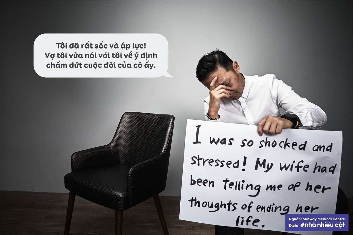 ÁP LỰC KHI CÓ CON

Khi một đứa trẻ được sinh ra, mọi người đều chúc phúc và ăn mừng. Người ta nói trở thành cha mẹ là một niềm hạnh phúc lớn, là cột mốc thiêng liêng đặc biệt trong cuộc đời mỗi người. Nhưng liệu có mấy ai nói về áp lực khi trở thành cha mẹ?

Nếu bạn và người bạn đời đã từng trải qua những trận khẩu chiến sau khi sinh con, các bạn không đơn độc. Càng được đặt vào nhiều mối quan hệ ràng buộc, chúng ta càng dễ cảm thấy quá tải bởi những trách nhiệm đi kèm. Hơn nữa, thật không dễ dàng gì khi đặt mình vào vị trí của người khác để hiểu cảm giác của đối phương. Nhất là khi chính bạn cũng đang cảm thấy áp lực bởi những trọng trách phải gồng gánh trên vai.

“Đó không phải là trò chơi đổ lỗi cho đối phương”

“Đó là về những áp lực khi chúng tôi trở thành cha mẹ”

Cùng nhau nói ra những khó khăn, cùng nhau chia sẻ cảm xúc và suy nghĩ có lẽ chính là bước đầu tiên để các cặp đôi có thể bắt đầu lắng nghe, thấu hiểu lẫn nhau. Có thấu hiểu ta mới biết thương nhau hơn, thông cảm được cho nhau.