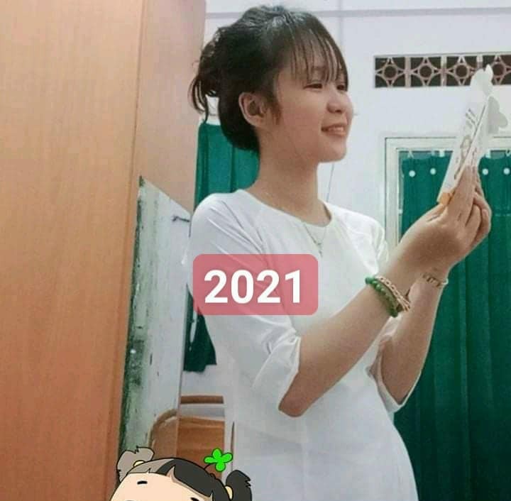 Xin chào mọi người 😊😊em là mẹ đơn thân, em có thai ngoài ý muốn..Bạn trai không chịu trách nhiệm nên em nuôi con 1 mình. Lúc đi sinh đi một mình mai mắn gặp được chị single mom chăm em vài hôm..còn lai mẹ con em lay lất đến khi con em được 4 tháng em đi làm.Nhờ trời thương nên em xin được việc hiện em đang dạy ở trung tâm .Em đang sống ở Bình Dương.Đến giờ con được 14 tháng cuộc sống gọi là tạm ổn.Tương lai dự định tự nuôi con một mình không phiền đến bố mẹ hãy người yêu cũ. Em cũng đang tìm ba cho con em( tìm ba cho con chứ không phải tìm chồng cho em).😊😊😊
Em tên là Huỳnh Thị Mỹ Duyên
Còn em tên Huỳnh Thiên Tâm