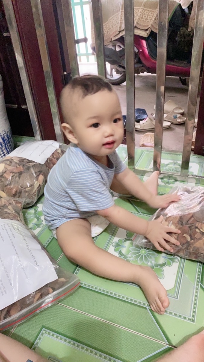 Em bé ti mẹ hoàn toàn tới tận bh đâyyy 14 tháng mà con ti bên này bên kia vẫn chảy ướt áo