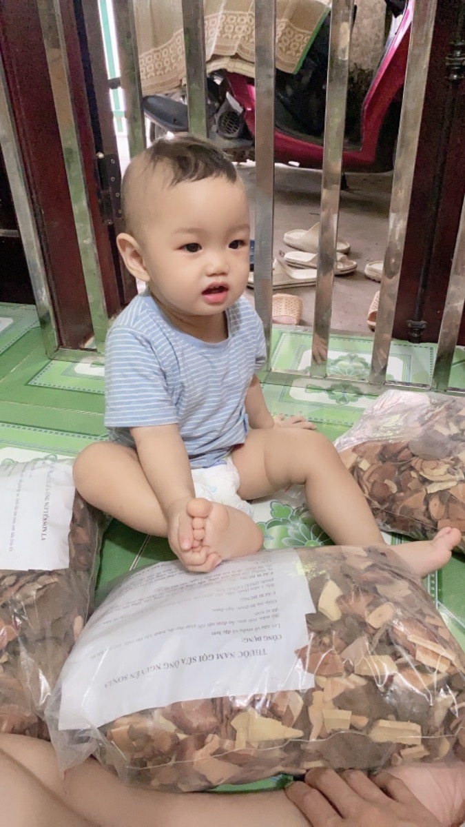 Em bé ti mẹ hoàn toàn tới tận bh đâyyy 14 tháng mà con ti bên này bên kia vẫn chảy ướt áo