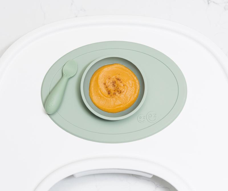 THỰC ĐƠN CHO BÉ ĂN DẶM 6 THÁNG

6 tháng là thời điểm mẹ có thể cho bé bắt đầu ăn dặm với 1 bữa/ngày. Mẹ lưu ý: ở thời điểm này, sữa vẫn là dinh dưỡng chính của bé. Ăn dặm chỉ có nghĩa là ăn thêm. Vì vậy mẹ không cần quá căng thẳng về việc bé cần ăn được bao nhiêu. 

Điều quan trọng là mẹ giúp bé làm quen với thực phẩm mới và cách ăn mới. Việc này sẽ giúp bé hình thành thói quen ăn dặm mỗi ngày và ăn ngày một tốt hơn. 

Dưới đây là thực đơn cho bé ăn dặm 6 tháng theo 3 phương pháp: 

Ăn dặm truyền thống >>> https://mamibabi.com.vn/thuc-don-an-dam?type=3&period=1&p=1
Ăn dặm kiểu Nhật >>> https://mamibabi.com.vn/thuc-don-an-dam?type=4&period=1&p=1
Ăn dặm tự chỉ huy BLW >>> https://mamibabi.com.vn/thuc-don-an-dam?type=5&period=5&p=1 

#andam #andamtuchihuy #andamtruyenthong #andamkieunhat #congthucandam