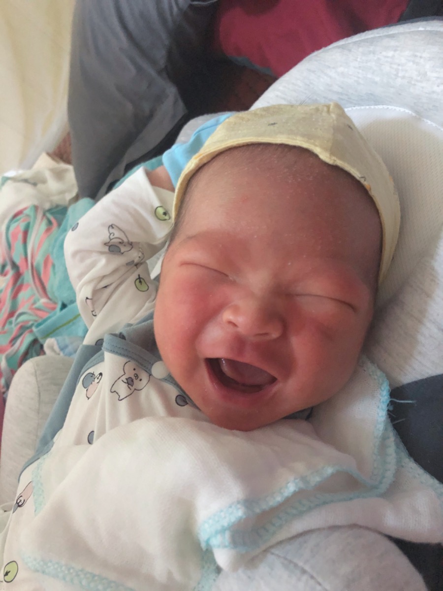 E sinh đk 1 tháng giờ ms ngoi lên chào các mom. Cảm ơn app mamibabi đã giúp e suất quá trình thai giáo. E cho nghe nhạc và đọc kể chuyện nhiều nên giờ sinh ra bé hay cười mà cũg khoái nghe đọc kể chuyện lắm nhé các mom, mỗi lần hát là hắn cười tít🤣🤣🤣