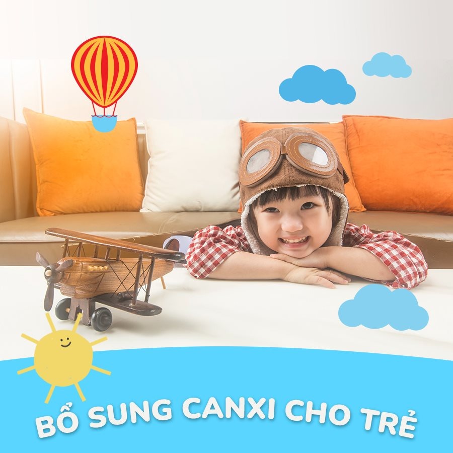 BỔ SUNG CANXI CHO TRẺ
Bạn nghĩ khi nào cần bổ sung canxi cho trẻ, lí do mà bạn đưa ra có trùng với những lí do bên dưới này không?
1. Trẻ chậm mọc răng so với các trẻ khác
2. Trẻ hay đổ mồ hôi trộm, giật mình hoặc ngủ không ngon giấc
3. Trẻ có vẻ hơi lùn

Dù bạn có 1 hay có tất cả các lí do ở trên, việc bạn bổ sung canxi từ TPCN cho trẻ đều không cần thiết. Tất cả chúng ta đều biết rằng canxi có liên quan đến răng chắc khỏe, phát triển xương và tăng chiều cao, nhưng thực tế canxi cần được bổ sung như thế nào? Chế độ dinh dưỡng cần như thế nào để đảm bảo trẻ được cung cấp đúng và đủ canxi cho sự phát triển của trẻ.

CANXI & ƯỚC MƠ CỦA CHA MẸ
Một số cha mẹ chúng ta thường có niềm tin rằng "cho con uống thêm canxi cho nó cao, để nó thấp tội lắm". Nhiều cha mẹ mang một niềm tin chưa đúng về canxi với ước mơ về những thế hệ cao lớn chân dài, mà không biết niềm tin này có thể vô tình mang con cái họ đến những nguy cơ về 1 bệnh nào đó do chính sự dư thừa canxi gây ra.

CANXI & NHỮNG SUY NGHĨ CHƯA ĐÚNG
1. “Mọi vấn đề liên quan đến xương, răng, chiều cao...đều do canxi”
Đây là suy nghĩ chưa đúng. Bởi vì điều này cần phải có cả nội lực và ngoại lực. Nội lực là cần đầy đủ các nguyên liệu cho sự phát triển xương như vitamin D, canxi, phosphot, magnesium… Nếu không được cung cấp đầy đủ có thể ảnh hưởng đến quá trình phát triển của xương và răng khỏe mạnh. Bên cạnh đó vẫn cần những yếu tố ngoại lực như vận động, giấc ngủ,.., cũng như vai trò lớn của những hormone tăng trưởng và hormone sinh dục trong những giai đoạn phát triển chiều cao nhảy vọt của trẻ.

2. “Trẻ nhỏ thường thiếu canxi”
Đây là một suy nghĩ chưa đúng- có thể dễ làm cha mẹ chụp mũ con mình cũng thiếu. Thực tế, trẻ thường ít thiếu canxi do tỷ lệ hấp thụ canxi từ thực phẩm của trẻ ở độ tuổi đang tăng trưởng là rất cao. Hơn nữa, các nguồn thực phẩm chứa canxi thường phong phú như sữa mẹ, sữa các loại, sữa chua, phô mai, tôm, cá...

3. "Bổ sung Canxi nên từ TPCN, thà dư hơn là thiếu".
Đây cũng là một suy nghĩ chưa đúng. Thực tế, nếu canxi dư thừa có thể gây nhiều tác hại mà cha mẹ không lường trước được, bao gồm cả bệnh tim mạch và gánh nặng lâu dài cho thận của trẻ. Phần lớn nguyên nhân dư thừa là do tự ý bổ sung từ TPCN do một số dạng khó hấp thụ hoặc có hàm lượng lớn. Những nghiên cứu cho thấy chỉ cần trẻ ăn uống đầy đủ và đa dạng những thức ăn hằng ngày là đã cung cấp đủ canxi cho sự phát triển.

LÀM SAO ĐỂ TRẺ NHẬN ĐỦ CANXI VÀ AN TOÀN?
Điều đầu tiên mà cha mẹ cần biết là trẻ có những giai đoạn vàng cho sự phát triển chiều cao để chúng ta lưu ý và giúp trẻ phát triển tốt nhất trong những giai đoạn này:

● Giai đoạn trẻ thơ: 3 tháng - 3 tuổi và 4-6 tuổi
● Giai đoạn dậy thì: 11-17 tuổi. Với bé gái trong giai đoạn 11 - 15 tuổi, và bé trai 13 - 17 tuổi

Trong những giai đoạn này bạn nên làm tốt những điều sau, trẻ sẽ có chiều cao tốt nhất:
1. Đảm bảo trẻ có chế độ ăn đa dạng và đầy đủ những thực phẩm giàu canxi như sữa, phô mai, sữa chua, rau lá xanh đậm, tôm cá.

2. Bổ sung đầy đủ vitamin D

3. Tránh cho trẻ có hoạt động thụ động trên màn hình nhiều hơn 1 tiếng/ngày như chơi điện tử, xem TV, ipad cho trẻ từ 2 tuổi.

4. Giúp trẻ có giấc ngủ điều độ:
* Giai đoạn trẻ thơ: tổng thời gian ngủ trung bình 11-14 tiếng/ngày
* Giai đoạn dậy thì: tổng thời gian ngủ trung bình 9-10 tiếng/ngày

5. Khuyến khích trẻ có lối sống năng động
● Nhóm dưới 5 tuổi: hướng đến sự năng động của trẻ hằng ngày thông qua các hoạt động vui chơi thường nhật như đi bộ công viên, trò chơi ngoài trời, ném bắt bóng, nhảy dây, hoạt động nằm úp khi chơi ít nhất 30 phút/ngày dành cho trẻ < 1 tuổi …

● Nhóm từ 5-18 tuổi: hướng tới sự năng động với khoảng 60 phút/ngày trong đó bao gồm:

✔ Các hoạt động vui chơi chạy nhảy ngoài trời thông thường
✔ Tham gia những hoạt động thể thao tích cực như bơi lội, cầu lông, bóng rổ, võ thuật… 3 ngày/tuần và tổng khoảng 60-90 phút/tuần

NHU CẦU CANXI THEO TỪNG ĐỘ TUỔI CỦA TRẺ
Thực ra, trẻ dưới 5 tuổi đa phần các trẻ vẫn đang dùng một loại sữa nào đó nên việc phối hợp lựa chọn các thực phẩm giàu canxi cho trẻ là dễ dàng đáp ứng đủ nhu cầu canxi mỗi ngày trẻ cần. Trong đó, với những trẻ thích ăn phô mai thì điều này lại càng dễ đạt hơn do phô mai là thực phẩm có hàm lượng canxi vượt trội, cao gấp 3 lần so với sữa và sữa chua tính trên cùng trọng lượng. Như, trong 100g phô mai chứa khoảng 700mg Canxi, trong khi đó sữa các loại chỉ khoảng 70-120mg canxi/100mL và và sữa chua 120-140mg/100gr. Bên cạnh đó, phô mai cũng là nguồn cung cấp đạm và những vi khoáng quan trọng khác như vitamin A, vitamin D, vitamin B12.

Nhu cầu canxi theo độ tuổi trẻ cần:
• Dưới 1 tuổi: 525mg canxi/ngày
• Trẻ 1-3 tuổi: 350mg canxi/ngày
• Trẻ 4-6 tuổi: 450mg canxi/ngày
• Trẻ 7-10 tuổi: 550mg canxi/ngày
• Trẻ 11-18 tuổi: bé gái 800mg/ngày và bé trai 1000ng/ngày

Ví dụ:
• Trẻ độ tuổi từ 7.5 -12 tháng tuổi: ngày uống khoảng 400-500ml sữa + dùng 1 miếng phô mai tam giác thì đã đủ lượng canxi trong ngày của trẻ

• Trẻ tuổi dậy thì có thể uống 300ml sữa, 2 miếng phô mai, 1 hộp sữa chua và tuần 2-3 ngày cá/tôm là có thể đủ nhu cầu theo độ tuổi

Ngoài phô mai, sữa chua, sữa… canxi cũng có thể tìm thấy trong đa dạng các nguồn khác như từ cá, tôm, trứng, rau củ quả. Tuy nhiên, một số loại rau như súp lơ xanh, rau chân vịt, bắp cải, bông cải trắng và các loại đậu có chứa 1 lượng hợp chất oxalate hoặc phytate có thể giảm hoạt tính sinh học của canxi. Do đó, nên ăn cách bữa với các thực phẩm giàu canxi để tránh tương tác.

Notes
National Sleep Foundation (2020) How Much Sleep Do You Really Need?
Hàm lượng calcium trong sữa, sữa chua,...là hàm lượng trung bình theo nguồn BDA và British Nutrition Foundation:
BDA (2020) Food Fact Sheet: Calcium - Hàm lượng canxi theo độ tuổi
British Nutrition Foundation (2018) Calcium counts Dairy and non-dairy sources of calcium.