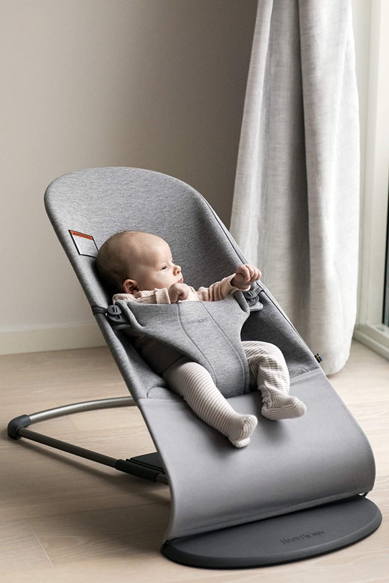 Có nên dùng ghế này cho con 1 tháng không các mẹ. Em định dùng cho bé ngủ và bú bình với chống trào ngược