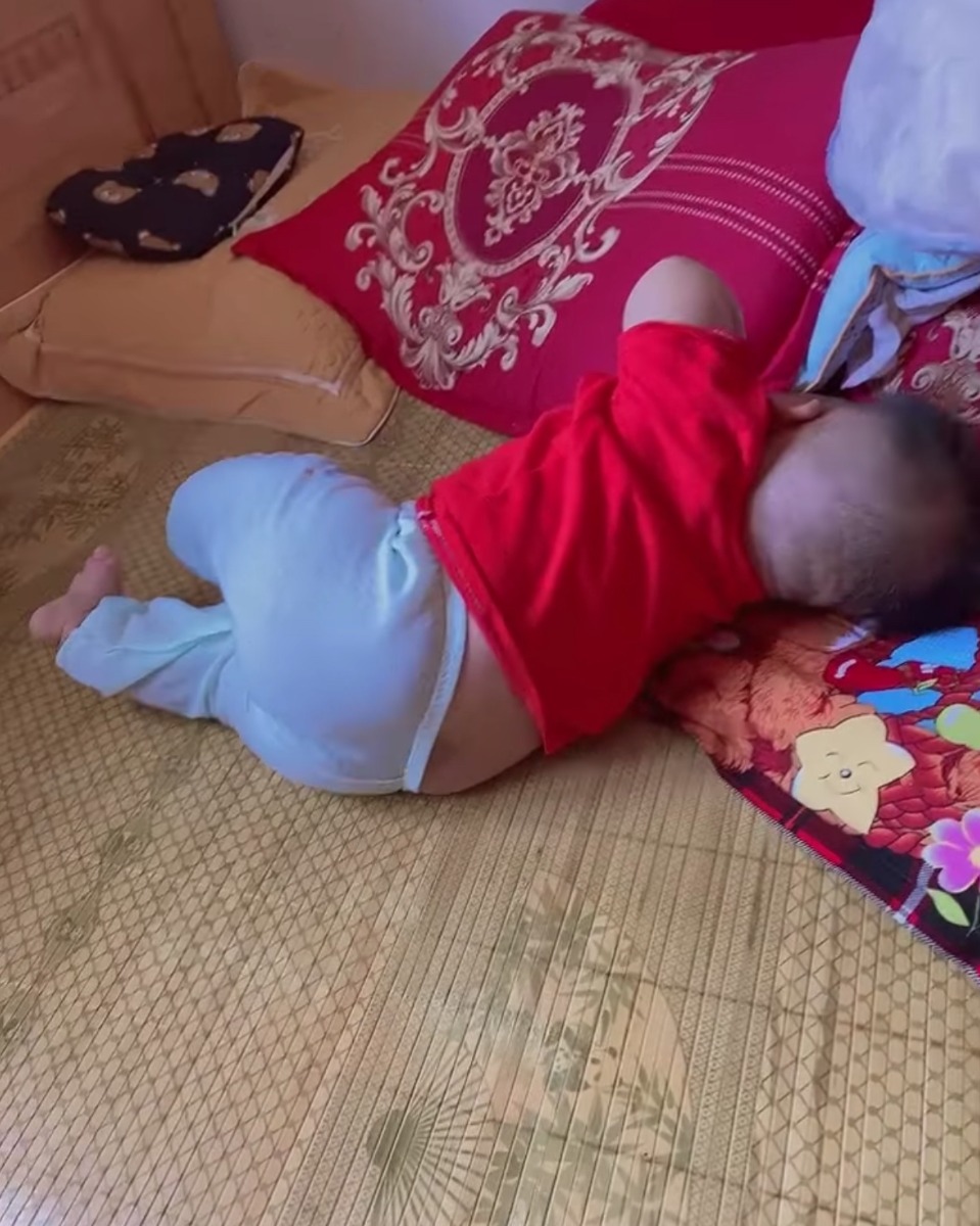3 tháng là lật ầm ầm ồi nè các mẹ, chơi theo app ổn lắm á