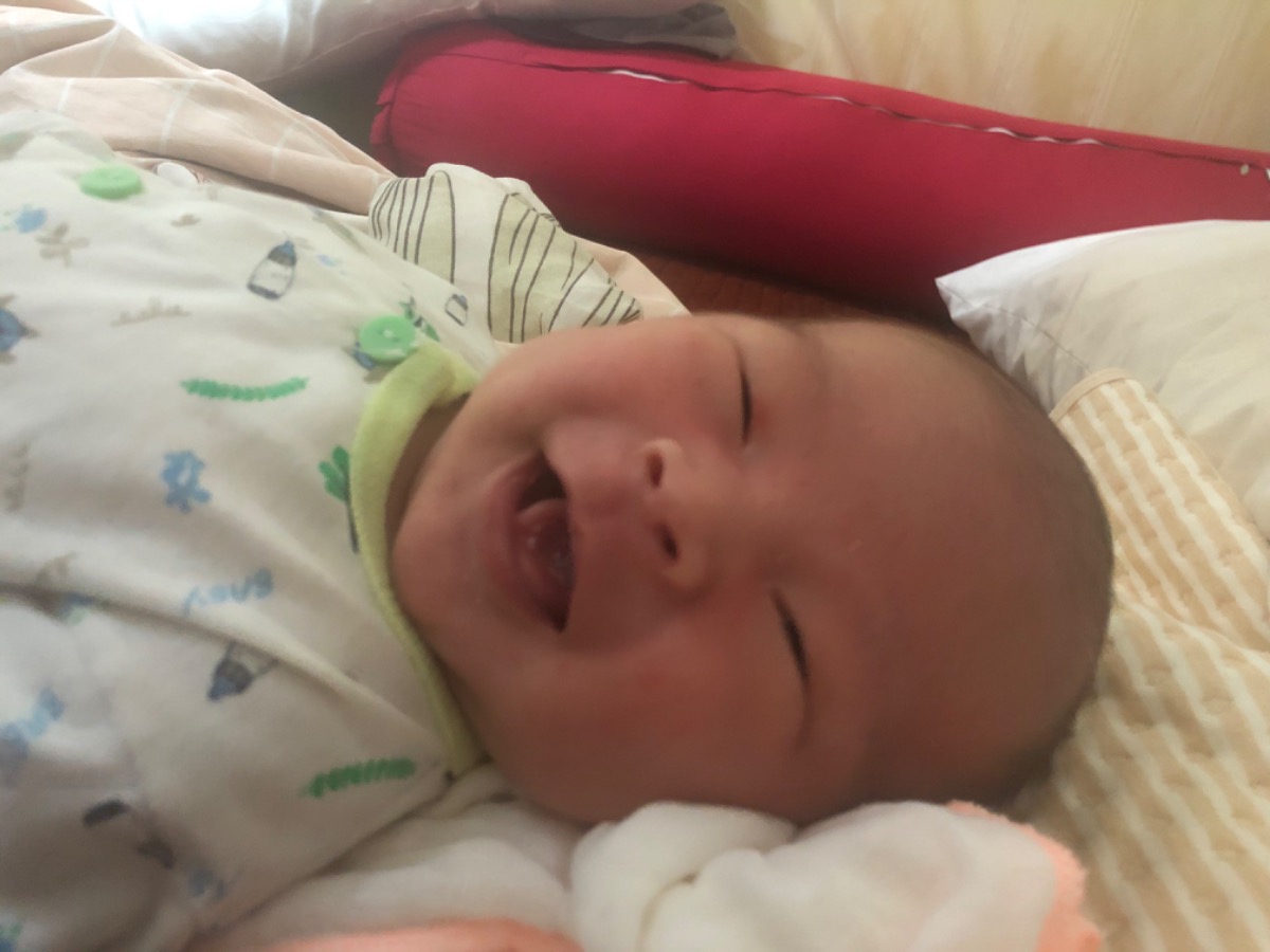 E sinh đk 1 tháng giờ ms ngoi lên chào các mom. Cảm ơn app mamibabi đã giúp e suất quá trình thai giáo. E cho nghe nhạc và đọc kể chuyện nhiều nên giờ sinh ra bé hay cười mà cũg khoái nghe đọc kể chuyện lắm nhé các mom, mỗi lần hát là hắn cười tít🤣🤣🤣