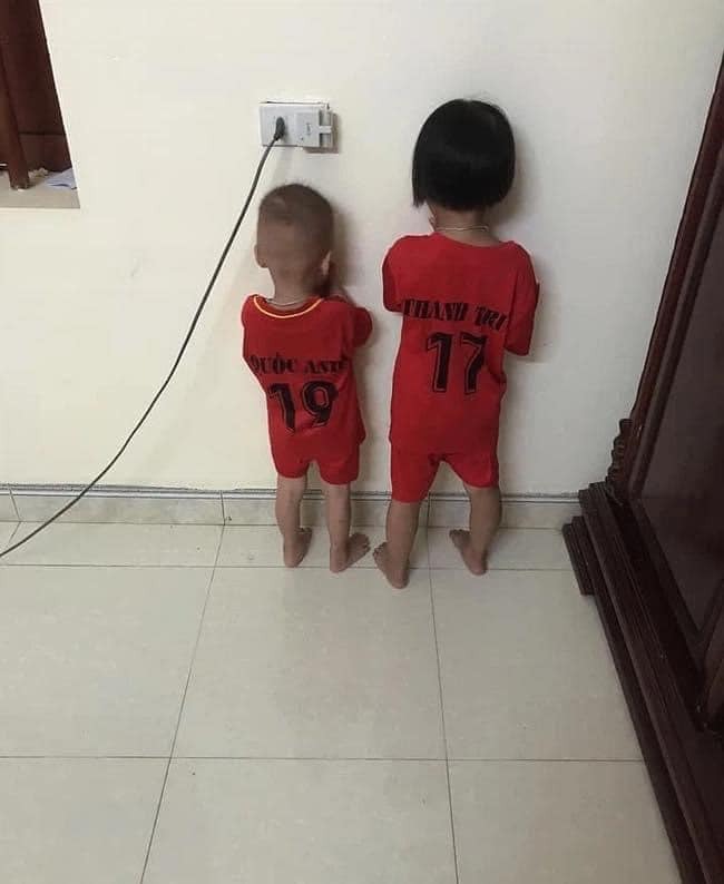 “ĐẶC SẢN” CỦA NHÀ CÓ CON NHỎ MÙA GIÃN CÁCH 😀😀
Ngày vài trận đòn, gào thét khản cổ. 😭
