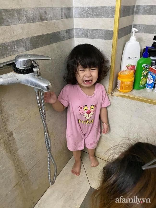 “ĐẶC SẢN” CỦA NHÀ CÓ CON NHỎ MÙA GIÃN CÁCH 😀😀
Ngày vài trận đòn, gào thét khản cổ. 😭