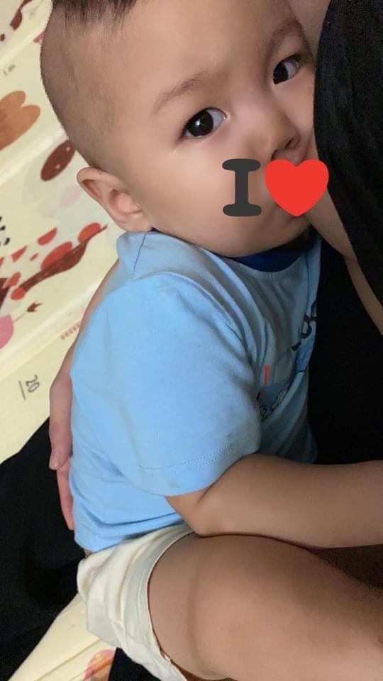 Có mẹ nào nuôi con bằng sữa mẹ hoàn toàn nhưng em không 15 16 tháng rồi vẫn ti mẹ tọp tọp