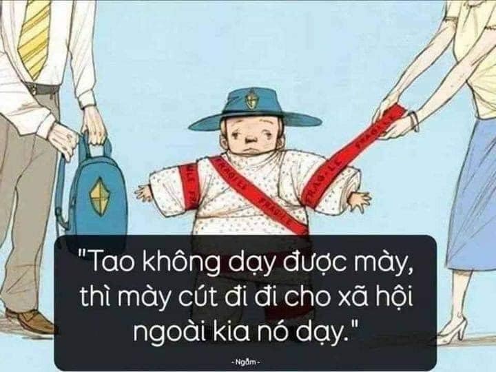 BÀ GIÀ TAO LÀ MỘT PHỤ HUYNH TUYỆT VỜI.

1. Từ lúc tao mới đẻ ra bà già đã luôn tiêm nhiễm vào đầu tao là: "lớn lên mày đéo cần làm quá tốt việc nhà, đẻ ra 1 thằng suốt ngày lui cui rửa chén thì tao đẻ ra quả trứng ăn còn ngon hơn. ĐM mày cút ra đường và tạo ra giá trị thặng dư đi. Sau này tao chết thì mày xin tiền ai?"

2. Tao thuận tay trái, lúc nhỏ tao viết tay trái, bị bà giáo lớp 1 đánh suốt 2 tuần, tay chân sưng húp, bà già tao đợt đó đi làm xa về nhìn tay tao bầm tím, dắt tao lên trường, tìm bà hiệu trưởng : "Ê, con tao viết tay trái thì động vào gia phả nhà chúng mày hả mà chúng mày đánh nó bầm tay, nó hư nó quậy mày đánh chết mẹ nó cũng được nhưng vì viết tay trái mà mày đánh nó là mày chết mẹ mày với tao." Bà hiệu trưởng phải sang nhà tao xin lỗi nhưng mẹ tao vẫn quyết định chuyển trường cho tao.

3. Hồi bé tao lười đi ra đường chơi, thế là bà già nhìn mấy đứa nhà trọ kế bên cứ suốt ngày kéo nhau đi chơi net, bà già cũng bắt tao ra net. Lần đầu tao đi chơi net là do bà già đầu độc. Lớn một chút thì tao nghiện game, bà chỉ nói nhẹ nhàng, "nếu xác định làm game thủ thì cứ tập trung chơi, nhưng mà tao cho mày 1 năm, chơi game đéo tới nơi tới chốn thì tao cho đi nghĩa vụ". Rốt cuộc tao chọn học và bỏ game vì tao chợt nhận ra, game thủ ở VN bạc lắm :))

4. Có lần tao đi ăn sinh nhật với đám bạn về bị xe tông nằm viện, bà già nhất định không vào thăm tao, lúc về tao giận lắm mới hỏi : "tại sao mẹ ko vào thăm con?", bà già chỉ nói: "tao đang chống mắt lên coi mấy thằng mà mày coi là "bạn tốt" chúng nó có vào thăm mày không? Tao nói thật, cho dù xe có cán mày chết thì cũng đéo có một cành cúc nào của tụi nó cho mày đâu. Nhìn vào đám ôn dịch mày đang giao du là tao biết sớm muộn gì mày cũng có kết cục đó. Tao chỉ đang chờ nó diễn ra để mày sáng cái mắt mày ra.

5. Có lần giận đòi bỏ nhà ra đi, bà già nói thẳng: "Tao không dạy được mày, thì mày cút đi đi cho xã hội ngoài kia nó dạy. Tao đánh đòn mày tao lại xót, còn xã hội mà nó dạy được mày bằng cách đánh mày thì cùng lắm tao chấp nhận mất con".

6. Mày phiền quá, thi trường nào chẳng được. Đại học không phải là con đường duy nhất để ra đời kiếm tiền. Tao cũng học ĐH & biết ối đứa ra trường xong vẫn thất nghiệp. Tao cho mày tự lập từ nhỏ rồi thì quăng mày cây cuốc mày cũng tự kiếm tiền được, ăn thua là do bản lĩnh của mày thôi. Nhưng nói không phải để mày thi trượt đại học, bởi vì giữa cầm cây viết và cầm cây cuốc, cây nào nhẹ hơn?

7. Mày học trường nào cũng vậy, tao sẽ chỉ lo học phí cho mày 2 năm đầu, còn lại tự bơi. Cút đi ra đường mà làm thêm tự đóng học phí nhé con zai. Con trai 18 tuổi mà đéo tự lo được cho bản thân mày thì đòi lo cho ai? Thế là tao phải đi bưng phở 3 năm ;))

8. Sinh đứa con ra mà lúc nào cũng bảo bọc, cuộn nó lại thì chỉ có thể là phong kiến Việt Nam, một chế độ tự giết chết con mình. Không tin mày để ý, những danh nhân nổi tiếng trong lịch sử phong kiến toàn là bứt gia phong ra để tìm lối đi riêng. Bà Trưng thì cãi lời cha học võ đánh giặc, hay Bác Hồ cũng phải một thân một mình rời bỏ quê hương ra nước ngoài đấy thôi. Dạy con mà suốt ngày cứ muốn bó nó trong 4 bức tường thì chúc mừng, bạn đã đào tạo ra thêm 1 thằng vô dụng nữa cho xã hội. Phải cho nó ra ngoài, phải cho nó va chạm để nó biết cuộc đời không phải lúc nào cũng màu hồng chấm bi.
