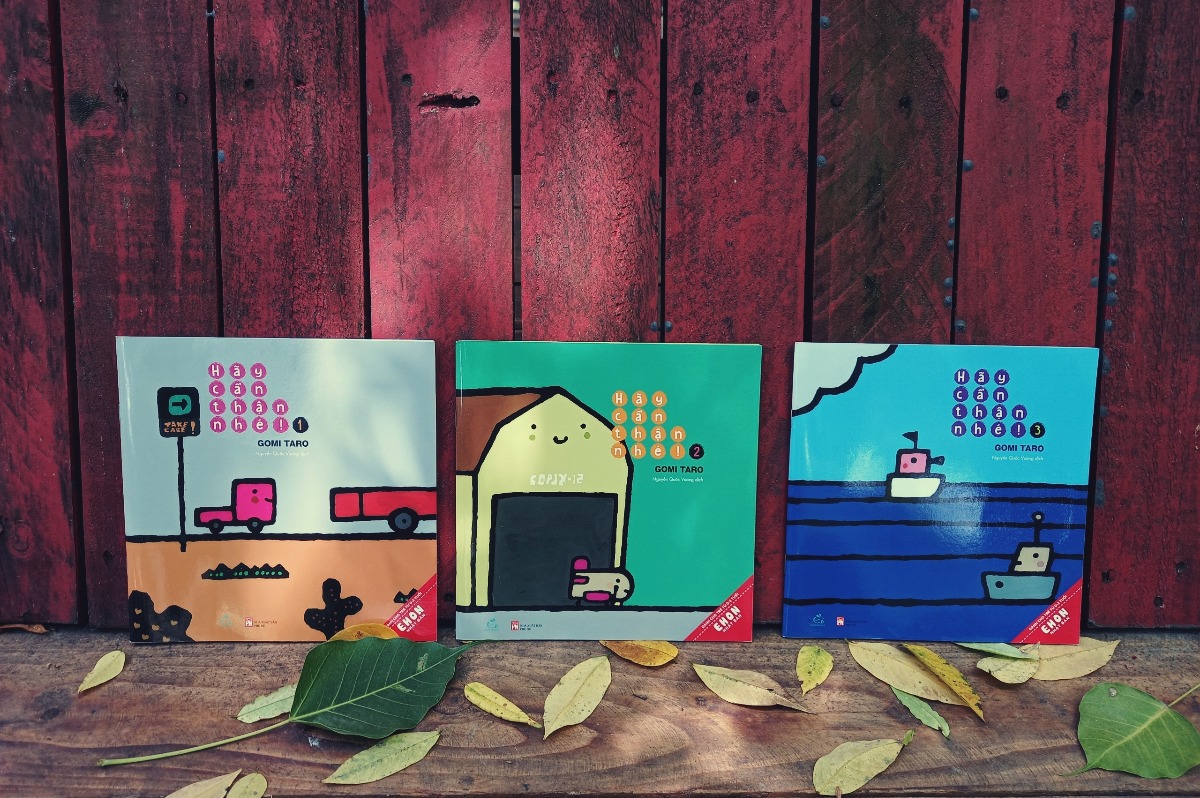 ​​TRUYỆN EHON VÔ VÀN LỢI ÍCH CHO THAI NHI, MẸ ĐÃ BIẾT CHƯA Ạ?

Mấy năm gần đây khái niệm sách/truyện Ehon trở nên rất hot ở Việt Nam, chắc nhiều mẹ cũng đã từng nghe tới Ehon phải không ạ?

Trong tiếng Nhật, Ehon được ghép bởi 2 từ: e có nghĩa là tranh vẽ và hon có nghĩa là sách. Ehon chính là những cuốn sách/truyện được minh họa bằng tranh vẽ đẹp mắt với nội dung gần gũi và dễ hiểu, dành cho các bé yêu từ 0 tuổi trở lên.

Ehon có nhiều lợi ích như giúp mẹ và bé giải trí. Ehon cũng giúp tâm hồn bé trở nên phong phú, nhạy bén, thông minh, linh hoạt. Ehon cũng là công cụ kết nối, giúp bố mẹ và bé có những khoảng thời gian thật sự ý nghĩa khi ở bên nhau.

Ehon cũng là một công cụ giúp mẹ thai giáo rất tốt cho bé:
- Thai giáo ngôn ngữ: Mẹ đọc truyện và kể lại cho bé nghe
- Thai giáo mỹ thuật: Mẹ và bé cùng ngắm những bức tranh dễ thương nhiều màu sắc
- Thai giáo cảm xúc: Mẹ và bé cùng cảm thấy vui vẻ, bất ngờ, hạnh phúc khi đọc Ehon.
- Thai giáo trí tuệ: Mẹ và bé cùng biết thêm nhiều kiến thức về thế giới xung quanh thông qua mỗi cuốn truyện.

Mamibabi đã có sẵn hàng trăm truyện Ehon hay, bố mẹ và bé hãy cùng đọc ngay tại link này nhé >>> https://mamibabi.com.vn/newscategory/33/truyen-tranh-thai-giao