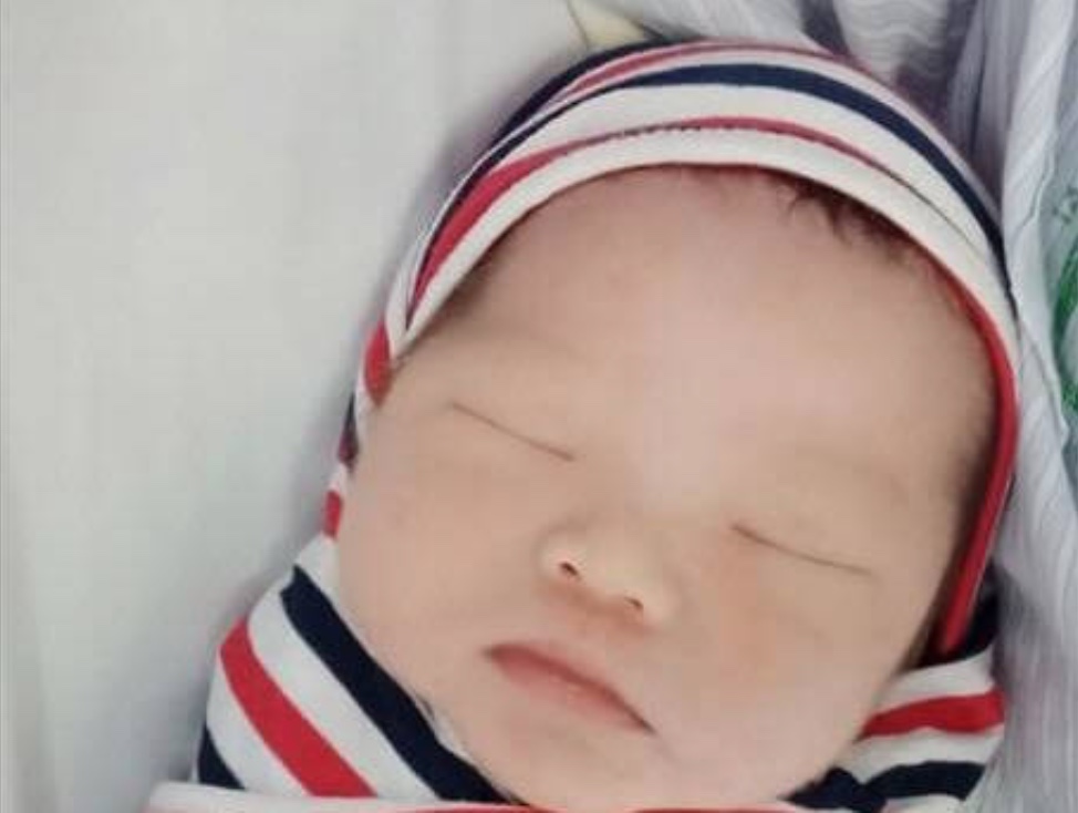 Con xin chào cả nhà ạ! Con dks mồng 8 /8 con ra luc đời luc 23h m9/8 đó mn ơi!!! Con nặng 3.8kg Cả nhà ủn mông cho bơ 🥑 hay ăn chóng lớn nha^^ 💋💋💋 trc mẹ con thai giáo cho con bằng mamibabi, giờ sắp cho con chơi thử các bài giáod ục sớm, cả nhà con cảm ơn mamibabi ạ