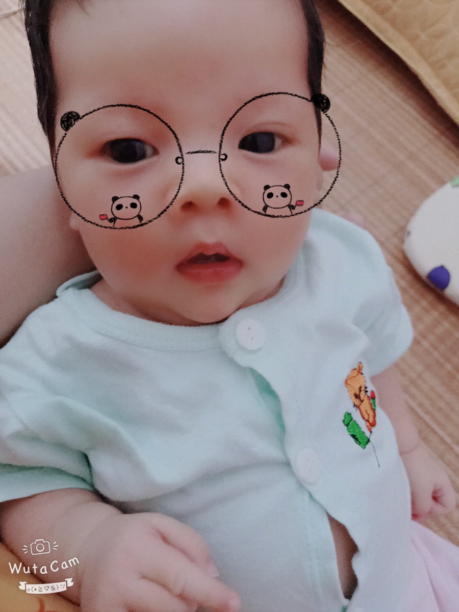 Con muốn lan toả nụ cười này đến mng! Con hnay tròn 2 tháng rồi🥰