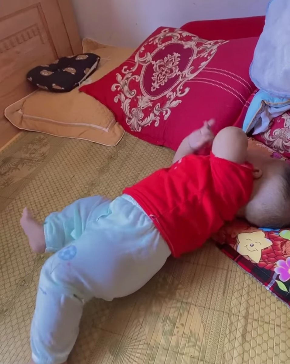 3 tháng là lật ầm ầm ồi nè các mẹ, chơi theo app ổn lắm á