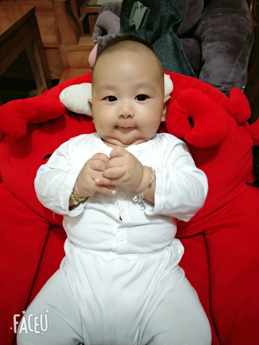 Đẻ ở Viện Y học biển Hải Phòng 
Em bé của ngôi nhà Y học biển ngày nào bây giờ đã 3m10d rồi. 
 Cám ơn bác sĩ Điệp và các cô y tá đã vô cùng nhiệt tình chăm sóc e va bé 😊
   Các cô y tá hay gọi be là a chàng 2 tạ rưỡi đây hahaha. Bé nhất phòng nhưng khóc to nhất phòng 😆
8/6  Nb2kg5 . 3m10d 7kg 
Chúc tất cả các mom va các bé luôn mạnh khỏe 🥰