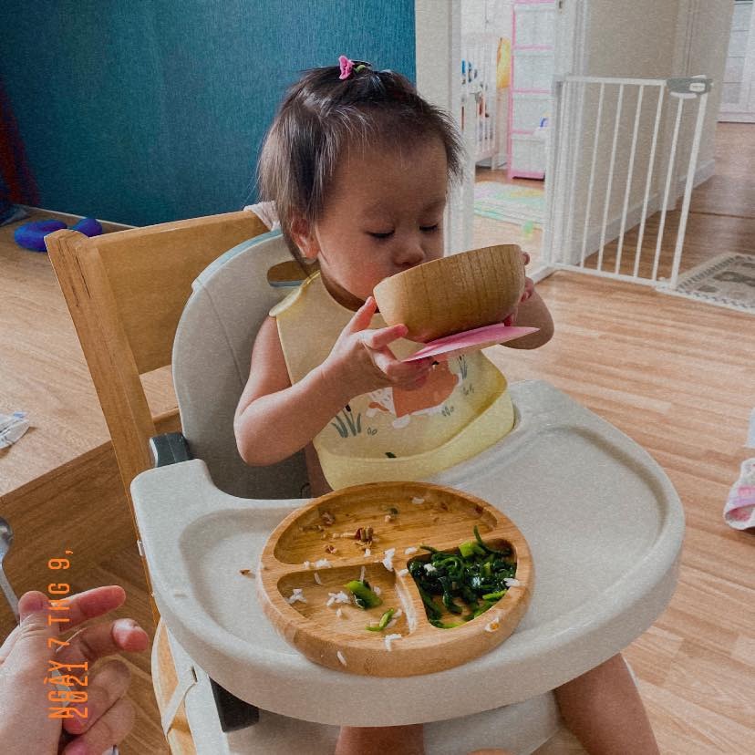 Thực đơn hôm nay:
Gà rang sả
Mồng tơi xào tỏi
Canh bí tôm
Cơm trắng ST25

Ăn rất kiểu từ tốn luôn ạ!
