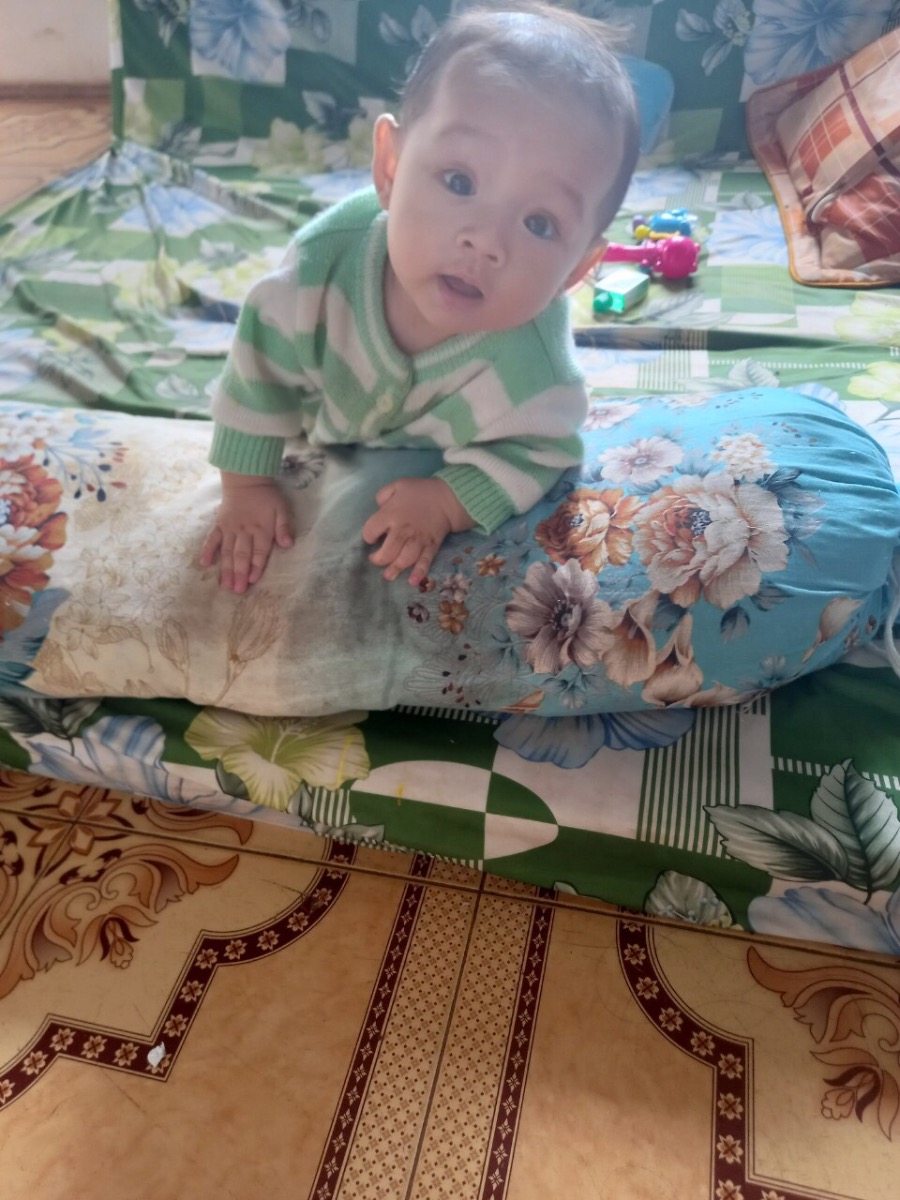 Chị đại nhà em khi đc 5m15d...
Đã bít bò,nên mẹ em pải chăm kỹ hơn sợ e nghịch rồi bị thươngg
Mun gái iu của mẹ