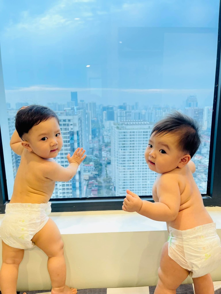 Chúc các Mẹ sớm đậu thai, thai kì khoẻ mạnh và vượt cạn thành công những em bé sinh như thiên thần nhá. 
Mừn là Cà Phê & Coffee, ae mình được 9 tháng tủi rồi 🎁🎁
P/s: Cái bạn mặt tròn như bánh là là CON GÁI nha các Mom 😂😂😂😂