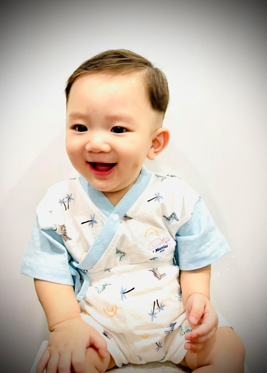 Chúc các Mẹ sớm đậu thai, thai kì khoẻ mạnh và vượt cạn thành công những em bé sinh như thiên thần nhá. 
Mừn là Cà Phê & Coffee, ae mình được 9 tháng tủi rồi 🎁🎁
P/s: Cái bạn mặt tròn như bánh là là CON GÁI nha các Mom 😂😂😂😂