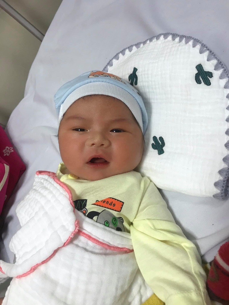 Mang thai lần 2 cảm giác của mẹ cũng như lần 1 niềm vui, hạnh phúc xen lẫn 1 phần lo lắng vì anh của em còn quá nhỏ, lo cho anh sau này sẽ thiệt thòi. Suốt đằng đẵng 9 tháng mẹ nôn nghén đủ thứ, đến nay mẹ đã được gặp em. Chỉ mong sau này các con của mẹ mạnh khoẻ, 1 đời an nhiên!