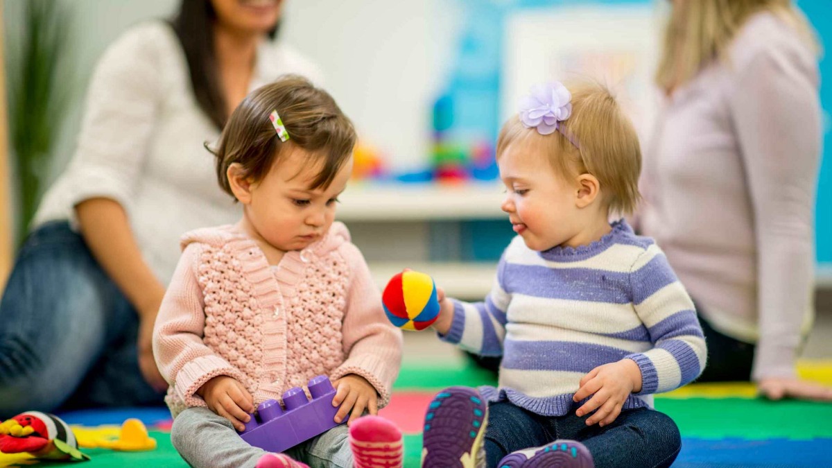 TRẺ 3 TUỔI: NHỮNG CÁCH DẠY TRẺ 3 TUỔI ƯU VIỆT NHẤT CHO CHA MẸ 

3 tuổi là thời điểm con ở giai đoạn chuyển giao giữa lứa tuổi nhà trẻ và mẫu giáo, vì vậy con đường phát triển của con có thể có chút “gập ghềnh". Bài viết dưới đây là những chuẩn phát triển của trẻ 3 tuổi cùng những mẹo nuôi dạy con cha mẹ nên tham khảo: 

- Trẻ 3 Tuổi Phát Triển Thể Chất Như Thế Nào? 
- Trẻ 3 Tuổi Phát Triển Cảm Xúc Như Thế Nào? 
- Trẻ 3 Tuổi Phát Triển Kỹ Năng Xã Hội Như Thế Nào?  
- Trẻ 3 Tuổi Phát Triển Nhận Thức Như Thế Nào?  
- Một Số Dấu Hiệu Cần Lưu Ý Ở Trẻ 3 Tuổi 

Mẹ có thể xem chi tiết bài viết tại đây >>> https://mamibabi.com.vn/news/1282/tre-3-tuoi-nhung-cach-day-tre-3-tuoi-uu-viet-nhat-cho-cha-me 

#tre3tuoi #trẻ_3_tuổi 
#giaoducsom #thongminhsom #vandongsom