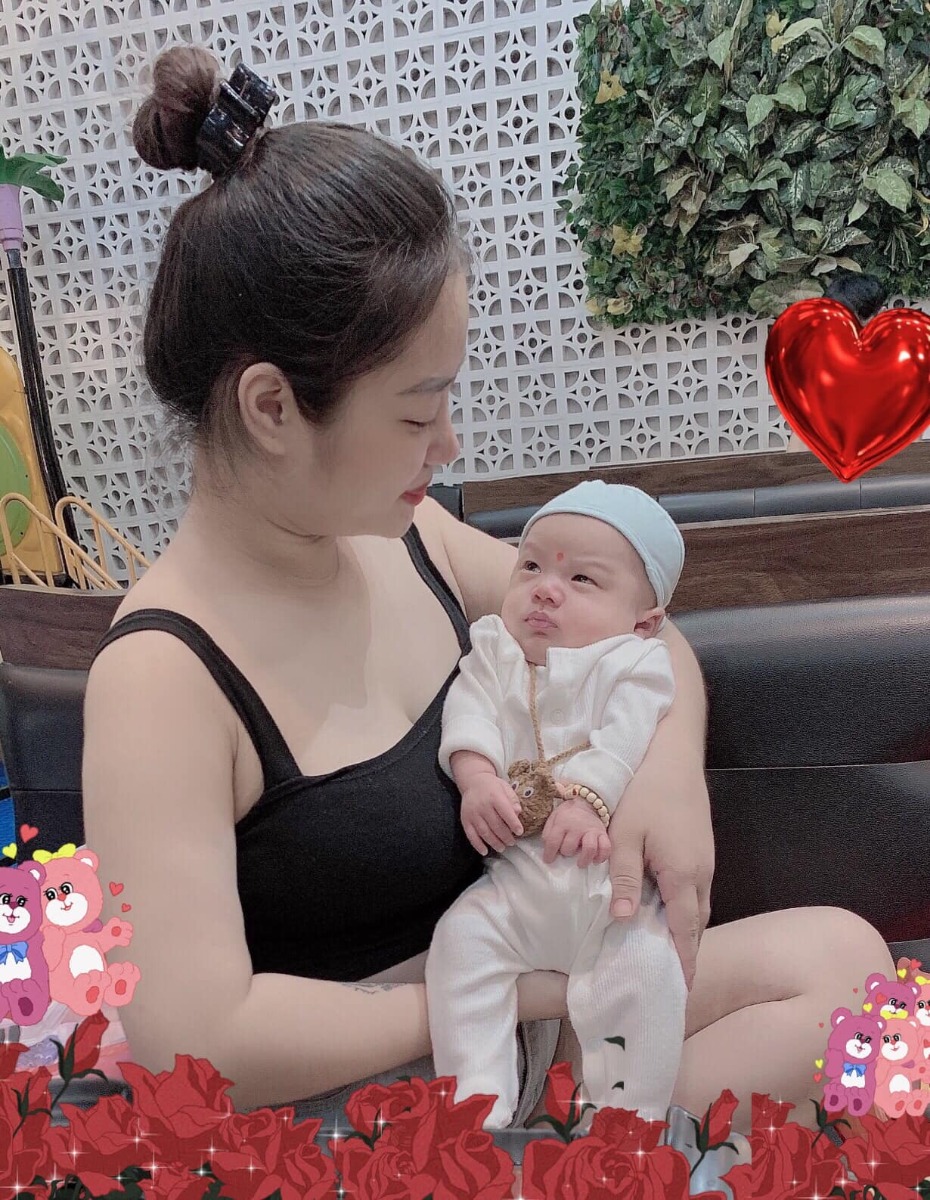 Ở đây có ai như nhà e k ạ đẻ đc hơn tháng ck do chỉ thị 17 giãn cách k về đc từ trc lúc e sinh bé.còn mẹ ck thì nhất quyết k nhận con dâu cũng k nhận cả cháu😳😳e phải 1 mh đi mổ đẻ 1 mh chăm con ,mẹ đẻ k có nhà 1 mh vật lộn 5 ngày mổ đẻ ở viện phải thuê ng chăm về nhà thì mẹ con tự chăm nhau

Theo m.n thì sau này có nhỡ bà mẹ ck e đổi ý nhận lại con cháu thì có nên cho nhận lại k ạ

E từg trải qua 1 cuộc hôn nhân đổ vỡ bh đi bước nữa mà khó khăn quá ntn thì có nên dừg lại luôn k😩😩😩