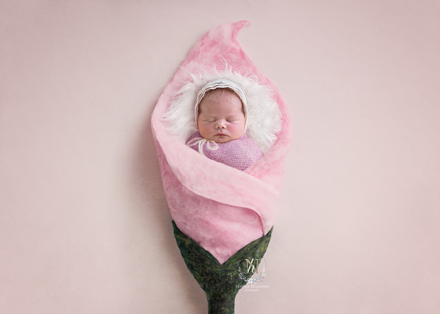 ĐỜI NÀY NHẤT ĐỊNH PHẢI CÓ MỘT CÔ CON GÁI <3 

Xin mời các mẹ cùng ngắm những bức ảnh bé sơ sinh chụp cùng hoa cực đáng yêu nhé! Ngắm những bức ảnh đẹp mỗi ngày chính là phương pháp thai giáo cảm xúc + thai giáo mỹ học hiệu quả, giúp mẹ và bé có tinh thần tốt, cảm xúc vui vẻ; đồng thời giúp bé yêu được tiếp xúc với cái đẹp ngay từ khi còn trong bụng mẹ.

Ngắm ảnh những em bé đáng yêu cũng giúp mẹ sinh ra những em bé xinh xắn giống như những bức ảnh mình đã ngắm đó ạ.  

Mẹ có thể tìm hiểu thêm về thai giáo cảm xúc tại link https://mamibabi.com.vn/newscategory/8/thai-giao-bang-cam-xuc 

Và tìm hiểu thêm về thai giáo mỹ thuật tại link https://mamibabi.com.vn/newscategory/37/thai-giao-my-thuat 

#thaigiaocamxuc #thai_giáo_cảm_xúc
#thaigiaomythuat #thai_giáo_mỹ_thuật 
#thaigiao #thai_giáo #thaigiáo #mangthai #babau