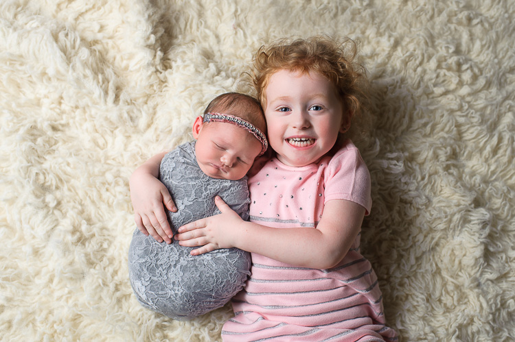 THAI GIÁO MỸ THUẬT VỚI NHỮNG BỨC HÌNH BÉ SƠ SINH ĐÁNG YÊU 

Các thiên thần nhỏ trông sẽ đáng yêu và ngộ nghĩnh hơn rất nhiều khi được chụp ảnh cùng anh chị của mình. Bố mẹ hãy lên ý tưởng để các bé sơ sinh sắp ra đời được chụp ảnh cùng các bé lớn trong nhà nhé. 

Việc ngắm những bức ảnh đẹp tràn đầy yêu thương là phương pháp thai giáo mỹ thuật rất hữu ích. Phương pháp này giúp mẹ bầu thư giãn, giúp thai nhi có tư duy thẩm mỹ tốt hơn. Cả mẹ và bé đều sẽ có những khoảnh khắc hạnh phúc tuyệt vời khi ngắm nhìn những bức ảnh này. 

Để hiểu hơn về thai giáo mỹ thuật, mẹ hãy đọc các bài viết trong link dưới đây >>> https://mamibabi.com.vn/newscategory/37/thai-giao-my-thuat 

#thaigiao #thai_giáo #thaigiáo #mangthai #babau