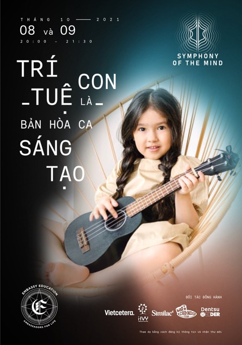 BÀI THƠ "TRÍ TUỆ CON LÀ BẢN HÒA CA SÁNG TẠO"

Mẹ ơi,
Thế giới xoay vần quá nhanh bỗng làm con sợ hãi.
Đâu là điểm tựa để con giữ mình vững chãi.
Khi mẹ không thể sóng bước, vai kề vai?

Mẹ ơi,
Công nghệ sẽ giúp con, hay biến con thành nô lệ?
Tinh cầu có còn hoa lệ, hay sẽ xám xịt, bít mảng xanh?
Kinh tế sẽ phát triển cực nhanh, hay phải giảm phanh vì tài nguyên không còn nữa?
Tình yêu thương sẽ còn cháy lửa, hay hời hợt giữa thế giới toàn cầu hóa phẳng lì
Con liệu sẽ chai lì, hay dễ dàng vấp ngã giữa những thử thách tỉ ti.

Mẹ ơi,
Thủ thỉ con nghe đi.
Những câu hỏi nặng nghĩ suy của ngày mai...

Mẹ mỉm cười: "Điểm tựa nằm ở óc sáng tạo của con mẹ đó".

Mẹ kể,
Trí tuệ con là một bản hòa ca
Sáng tạo ngát tỏa rạng hương hoa
Tung tăng đến những triền xa
Tự do cầm, kỳ, thi, họa

Mẹ nói,
Con của mẹ không chỉ là phát triển não trái hoặc não phải
Con sẽ vừa là nhà khoa học, vừa là nghệ sĩ đa tài.
Cuộn trào ý tưởng vượt trên nhị nguyên đúng sai
Thoát khỏi hộp nghĩ suy của hiện tại
Múa nhảy với thử thách chộn rộn của tương lai
Tự con sẽ trả lời những câu hỏi khó của ngày mai.
Mà hiện giờ mẹ cũng thực chưa rõ.

Mẹ nói,
Cánh cửa của hạnh phúc đang để ngỏ
Chờ đợi con vứt bỏ những lắng lo
Ngông nghênh bước vào với sự tự do
Cùng nắng ban mai của mặt trời tí hon sáng tỏ

Mẹ nói,
Mỗi bông hoa đều đẹp theo cách riêng của nó.
Và con cũng đặc biệt theo cách của riêng con.
Những thiên thần lon ton.
Ước mơ, đam mê, con được quyền tự do lựa chọn.
Và con sẽ sống thảnh thơi giữa thế giới nhiệm mầu.
Bằng trái tim thấu cảm.
Bằng trí tuệ hòa ca.
Bằng tâm hồn thiết tha.

Mẹ ơi,
Cảm ơn mẹ vì tình thương bao la.
Cho con lớn lên với sự tự do, sáng tạo.
Để con táo bạo theo cách đẹp của riêng con.
Và dẫu có nhiều thử thách đang chờ đón.
Con vẫn sẽ hiên ngang ngẩng đầu, khiêu vũ với tương lai.
Vũ điệu của ngày mai.
Vũ điệu của trí tuệ mới.
Vũ điệu của sáng tạo.
Vũ điệu của hạnh phúc
Vũ điệu của tự do.

Con thương mẹ.