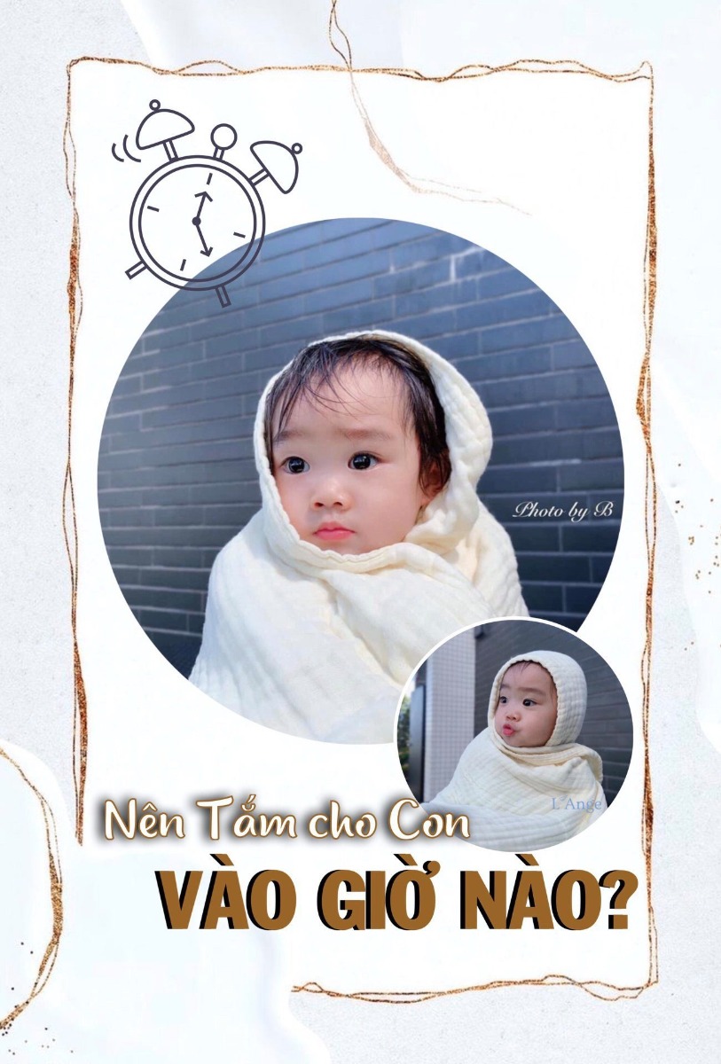 THỜI GIAN TẮM CHO TRẺ SƠ SINH

Có nhiều Ba Mẹ rất sợ con lạnh nên không dám tắm chiều tối. Trong sách nuôi con không phải là cuộc chiến hay để con được ốm cũng khuyên nên tắm chiều, trước giờ đi ngủ, con sẽ cảm thấy thư giãn và ngủ sâu hơn, đừng quên đảm bảo:

- Phòng kín
- Không có gió, kể cả gió trời hay gió quạt
- Nhiệt độ nước đủ ấm

Giờ tắm cho trẻ sơ sinh:

Tuy nhiên vì ông bà, hay là nỗi sợ nào đó mà không thể tắm chiều tối thì Ba Mẹ có thể tắm trong giờ chơi của bé, Lưu ý: không nên để ảnh hưởng giờ ăn và ngủ của bé theo lịch EASY.

Trường hợp các Ba Mẹ hay thuê người tắm bé, việc tắm bao gồm cả massage, vệ sinh, hơ lá trầu,..v..v kéo dài tâm 1 tiếng sẽ lấn sang giờ ngủ và ảnh hưởng đến lịch sinh hoạt của bé. Với các bé nhỏ (đang theo E3) thời gian thức, cả ăn chỉ vỏn vẹn trong vòng 1 giờ, nên hãy cố gắng rút ngắn thời gian tắm, và bỏ bớt các bước không cần thiết, hoặc tiếp tục làm các bước đó ở các giờ hoạt động của khung EASY tiếp theo, tránh làm ảnh hướng đến lịch EASY của bé.

Và thực tế cực kỳ quan trọng. Nếu Ba Mẹ nào tắm chiều tối và cảm thấy con rất thư giãn thì CMT dưới bài viết này chia sẻ để cả nhà chúng ta đều yên tâm nhé.

Chân thành cảm ơn Ba Mẹ

Nguồn: Bố Ken.