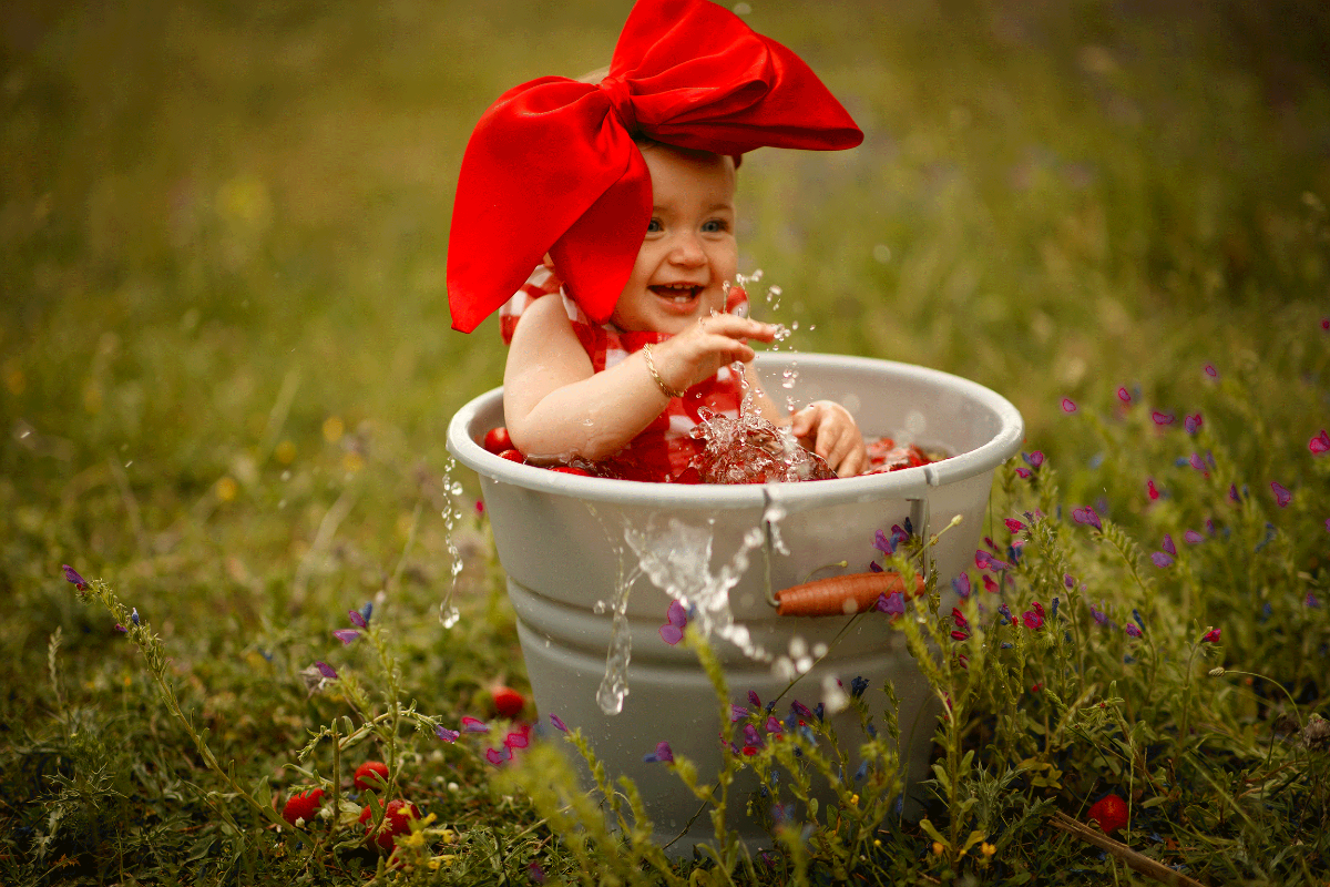 Cuối tuần rồi, cùng các con vui với thiên nhiên thôi bố mẹ ơi. Mamibabi xin chia sẻ cùng các mẹ những bức hình ngộ nghĩnh của các con khi được vui chơi ngoài trời. Hy vọng những bức hình này sẽ đem tới cho các mẹ và gia đình thật nhiều năng lượng tích cực <3