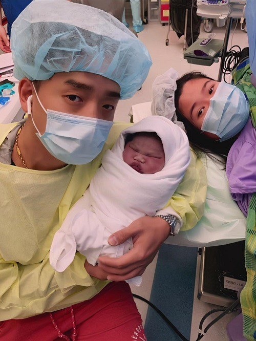 Đang trong kia vui tự dưng bắt tui ra, dỗi thiệt chứ 🤣
