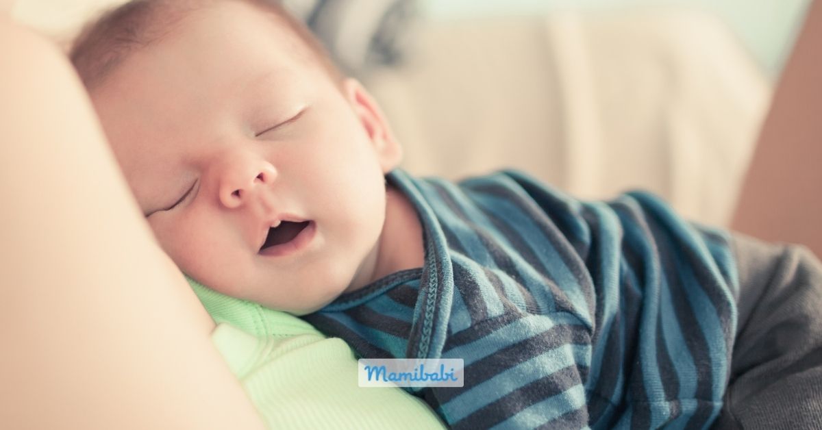 Trẻ sơ sinh giật mình