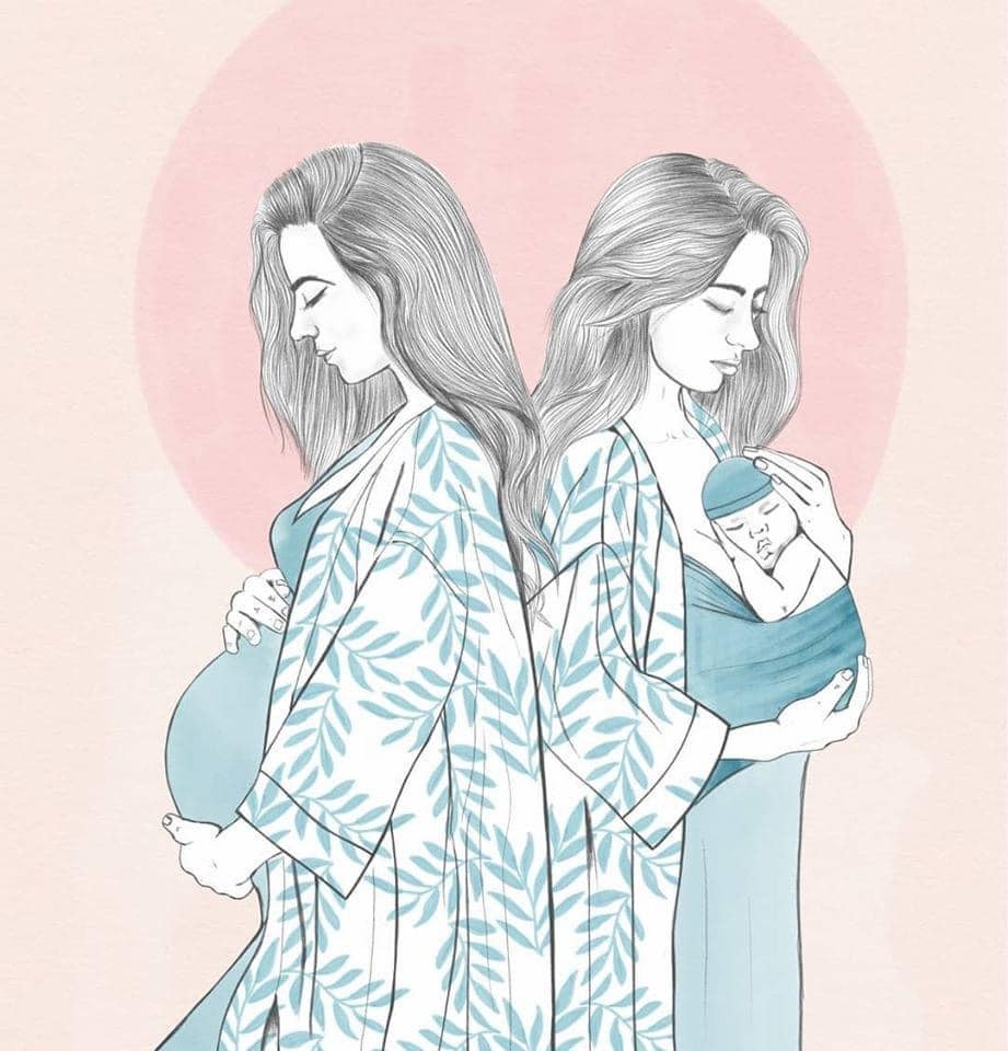 "Con em 6 tuần tuổi, và chỉ ngủ khi được bế. Bất kể khi nào đặt xuống, dù đang có vẻ ngủ rất say con cũng thức dậy ngay lập tức."

Khó để đặt một em bé sơ sinh nằm xuống có vẻ là vấn đề của rất nhiều bà mẹ. Họ không thể hiểu vì sao con ngủ ngon lành trên tay mẹ 2 tiếng đồng hồ nhưng chỉ ngủ được 20 phút nếu nằm trong cũi. Và điều oái ăm là, việc ôm con để con ngủ đôi khi không STRESS bằng việc những người xung quanh có quá nhiều ý kiến về việc họ bế em bé của mình khiến các bà mẹ tự hỏi liệu mình có đang làm gì sai hay tạo ra một “thói quen” xấu cho con hay không.

Nếu bạn cũng đang ở trong tình huống tương tự, yên tâm đi, bạn không cô đơn đâu. Có rất nhiều bà mẹ giống như bạn và việc trẻ sơ sinh muốn được ở gần mẹ để cảm nhận sự ấm áp, gần với trái tim người mẹ là hoàn toàn bình thường - mà các chuyên gia vốn vẫn thường gọi đó là “tam cá nguyệt thứ 4”.

Những em bé sinh ra chưa trưởng thành nên con thực sự cần thời gian để thích nghi với việc ở bên ngoài, trong lúc chờ đợi cơ thể nhỏ bé và hệ thống thần kinh phát triển thêm. Đây KHÔNG PHẢI là lúc để “luyện” hay để “dạy” cho em bé tự xoa dịu hay tự giải quyết những lo lắng của em mà là thời gian để LÀM QUEN với con và giúp con cảm thấy an toàn khi đã ra ngoài.

Hãy thử đặt mình vào vị trí của con và đánh giá mức độ thay đổi thể chất cũng như cảm giác của con. Tưởng tượng rằng bạn đang ngâm mình trong bồn nước ấm, dưới ánh nến và lắng nghe những âm thanh ù ù ở phía ngoài với việc bạn phải đứng trên một con phố tấp nập vào giữa mùa đông, với đèn pha ô tô chiếu vào mặt và đủ loại tiếng ồn từ đường sá, xe cộ, con người. Cái nào dễ chịu hơn?

Trong thế giới đầy nước của tử cung, em bé không trọng lượng và ấm áp, được an ủi bởi những chuyển động rung nhẹ nhàng của mẹ, được bao bọc bằng tiếng nhịp tim và chính cơ thể mẹ. Từ thế giới ấm áp tối tăm cùng những âm thanh bị bóp nghẹt đó, con dần phải làm quen với những cảm giác mới: không khí, ánh sáng, âm thanh, mùi và sự tĩnh lặng (rất nhiều người lớn hơi sai lầm một chút khi cố gắng đặt trẻ ngủ trong một môi trường quá yên tĩnh trong khi tiếng ồn mà đặc biệt là white noise lại có hiệu quả hơn nhiều).

Theo bản năng, con cần gần mẹ để sinh tồn và có cảm giác sẽ gặp nguy hiểm nếu ở xa mẹ - điều đó giải thích vì sao em bé được mẹ âu yếm và bế lên sẽ ít khóc hơn và ổn định hơn.

Một lí do nữa khiến trẻ sơ sinh khó ngủ nếu không có sự trợ giúp của mẹ hoặc người chăm sóc đó là: những tháng đầu tiên là giai đoạn bé ngủ động nhiều, thường có phản xạ “giật mình” rất mạnh mẽ và thường xuyên (cơ thể giật, cánh tay không thể kiểm soát)… và khiến con bị thức dậy. Vì vậy, tốt hơn là con cần được ôm ấp, đu đưa nhẹ hoặc cho bú để ngủ - mẹ hoàn toàn có thể điều chỉnh và thay đổi dần dần khi bé lớn lên thay vì cố gắng thay đổi và ép con vào “quy củ” để rồi stress cả mẹ và cả bé.

Cái cảm giác quen thuộc khi được quấn chặt, ôm và đu đưa (giống như khi ở trong bụng mẹ và mẹ di chuyển), gần trái tim mẹ và hít mùi hương quen thuộc của cơ thể mẹ sẽ giúp con cảm thấy an toàn. Cảm giác quen thuộc này sẽ làm giảm hormone gây căng thẳng và giúp con thư giãn. Và tất nhiên, một em bé thoải mái thì sẽ dễ ngủ hơn là em bé cau có.

Một mẹo nhỏ nếu như mẹ muốn đặt bé xuống đó là bế và chờ đợi cho tới khi bé ngủ sâu hẳn. Khi cánh tay con thõng xuống, dó là một dấu hiệu cho thấy con đã ngủ sâu.

Bạn nhỏ của mình sau 2 tháng đầu khó khăn cũng đã có thể đặt ngủ ngon lành vào ban đêm (ban ngày bạn ấy vẫn giật mình rất nhiều nếu tự nằm ngủ và sẽ khóc vì không thể tự ngủ lại nên mình vẫn bế). Mình thường cho bạn ấy bú một chút để thư giãn (trước đó khi tỉnh táo đã bú no), trước là cần phải ôm thật chặt, giờ thì có thể đặt xuống đắp chăn, mẹ chỉ cần nằm xuống bên cạnh vỗ vỗ hát hát một chút là bạn sẽ ngủ.

Ba năm đầu tiên rất quan trọng cho sự phát triển trí não của trẻ. Theo bạn thì đây là lúc con nên học được rằng thế giới an toàn hay đáng sợ? Thân thiện hay đầy mạo hiểm? Tạo một môi trường an toàn khi ôm con cũng là một cách giúp con có sức khỏe tâm thần ổn định, con cảm thấy được yêu thương sẽ tác động tích cực đến con và là gốc rễ để con trở thành một “người lớn” khỏe mạnh.

Vậy nên nếu em bé chỉ muốn ngủ trên người bạn, được bạn ôm hoặc thậm chí đòi âu yếm và bú mẹ lắt nhắt cả ngày trong khoảng 3 tháng đầu, điều đó không có nghĩa là con đang gặp rắc rối gì, cũng không phải con “hư”, không phải là “vấn đề” và càng không thể là thói quen xấu. Hành vi của chúng là hoàn toàn bình thường.

Tất nhiên việc bế nhiều và lâu sẽ khiến mẹ mệt mỏi, cảm thấy bị động và nó không dễ dàng tí nào. Hãy nhờ người thân hoặc người trợ giúp. Cố gắng tự giảm áp lực và trấn an bản thân rằng thời gian này rồi sẽ sớm qua. Sẽ tới lúc muốn ôm chúng cũng không còn được nữa.

Nguồn: Linh Phan - Raise Happy