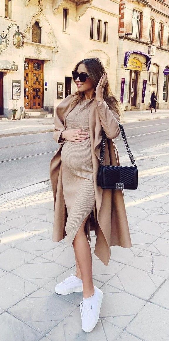 THỜI TRANG MÙA ĐÔNG CHO MẸ BẦU CỰC XINH 

Mùa đông đã đến thật rồi. Dưới đây là một vài gợi ý giúp mẹ bầu “lên đồ” vừa ấm vừa xinh. Các mẹ đừng bỏ qua những phụ kiện như găng tay, mũ len, khăn quàng nhé! Chúng không chỉ giúp giữ ấm mà còn tạo điểm nhấn cho trang phục ấn tượng hơn.