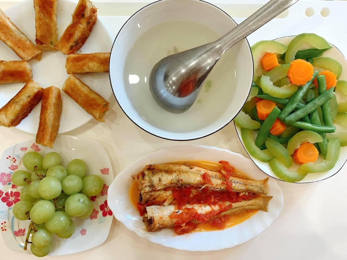 Cơm cữ made by Bà cô bên chồng

Cứ bảo bà cô như giặc bên ngô mà bà cô này đỉnh xuất sắc tự tay nấu cho chị dâu những mâm cơm cữ thế này!

Các mẹ lưu vào để có thực đơn ăn giàu chất dư sữa ngon miêng sau sinh nhé

Mâm cơm của bà cô Nguyễn Thanh Huyền nấu cho chị dâu 😍
