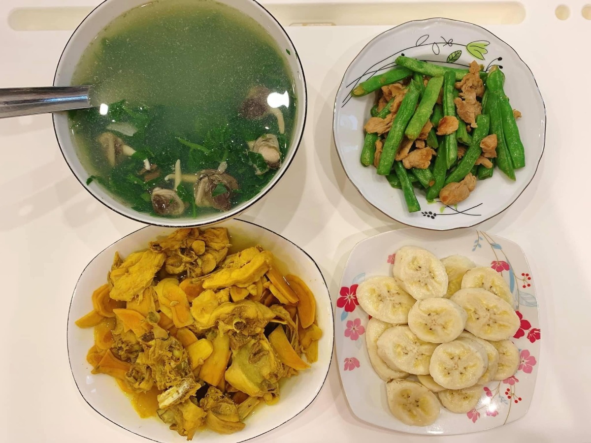 Cơm cữ made by Bà cô bên chồng

Cứ bảo bà cô như giặc bên ngô mà bà cô này đỉnh xuất sắc tự tay nấu cho chị dâu những mâm cơm cữ thế này!

Các mẹ lưu vào để có thực đơn ăn giàu chất dư sữa ngon miêng sau sinh nhé

Mâm cơm của bà cô Nguyễn Thanh Huyền nấu cho chị dâu 😍