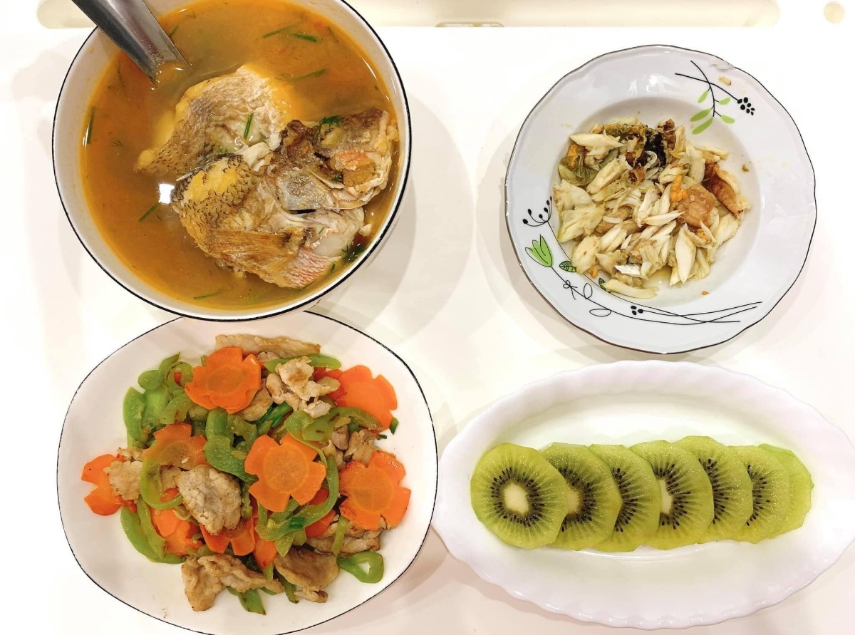 Cơm cữ made by Bà cô bên chồng

Cứ bảo bà cô như giặc bên ngô mà bà cô này đỉnh xuất sắc tự tay nấu cho chị dâu những mâm cơm cữ thế này!

Các mẹ lưu vào để có thực đơn ăn giàu chất dư sữa ngon miêng sau sinh nhé

Mâm cơm của bà cô Nguyễn Thanh Huyền nấu cho chị dâu 😍