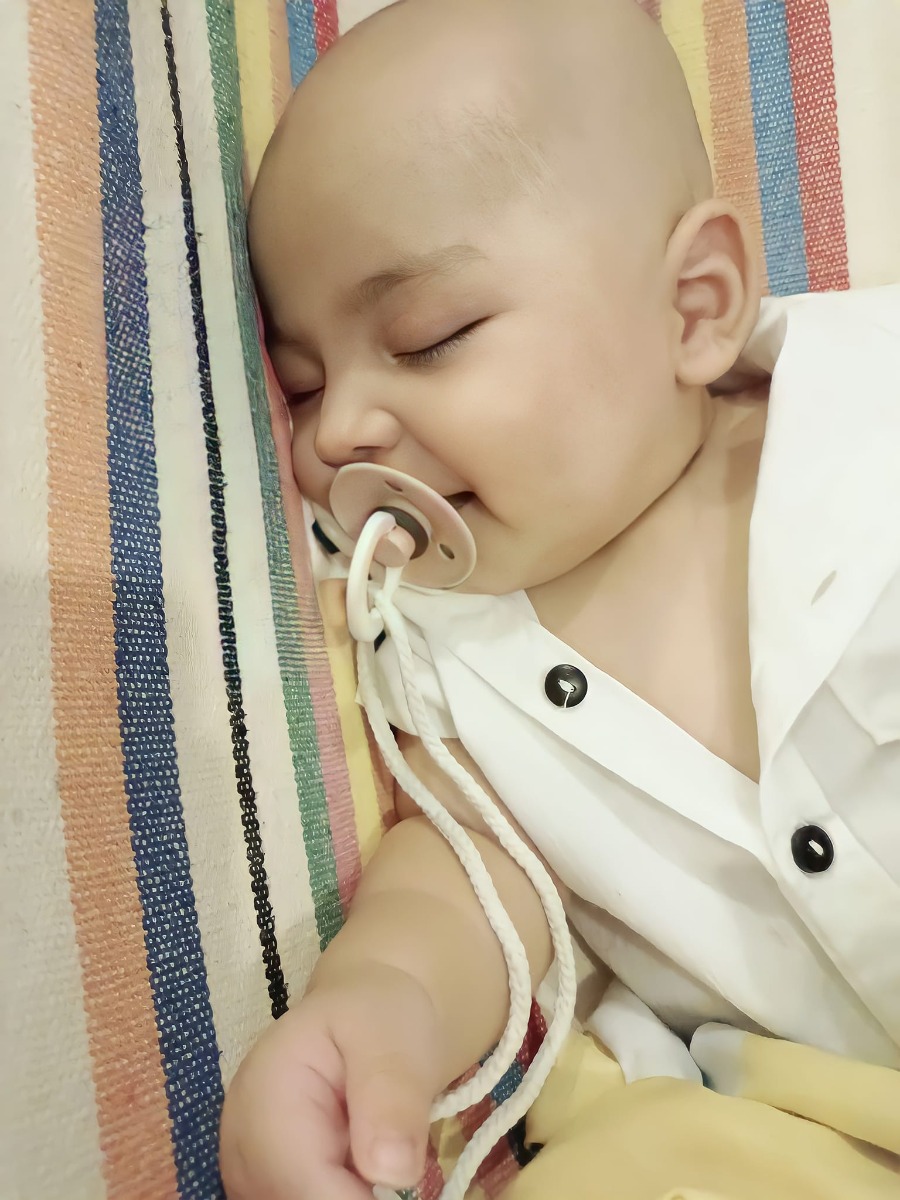 Lúc mang bầu đi siêu âm bác sĩ bảo dự đoán ca này mang thai soái ca tương lai rồi . Tại khoái nghe khen nên cứ thích đi siêu âm miết để ngắm con 😂 

Sinh xong thoả mãn nhan sắc của con vì có hẳn 2 má lúm , mắt hai mí , mũi cao , cằm chẻ . 😗 Tích cực ngắm ảnh các bé đáng yêu để sinh ra các thiên thần của riêng mình nào 😂