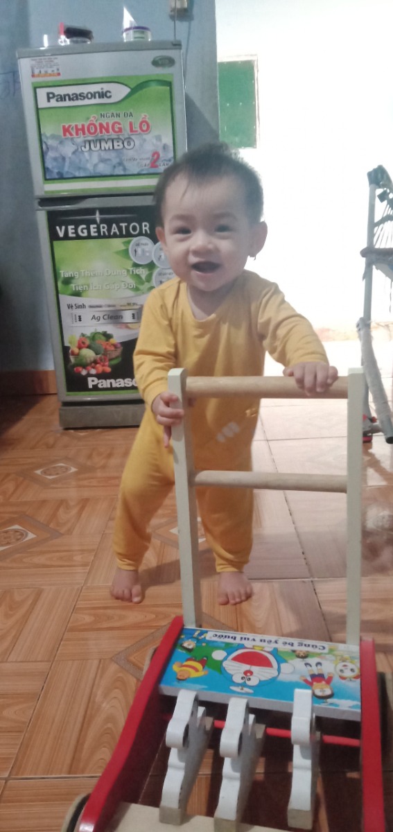 Chị đại nhà ta đã lớn thật rồi.tự bước đi trên đôi chân của mình được rồi
MUN 9M9D TUỔI