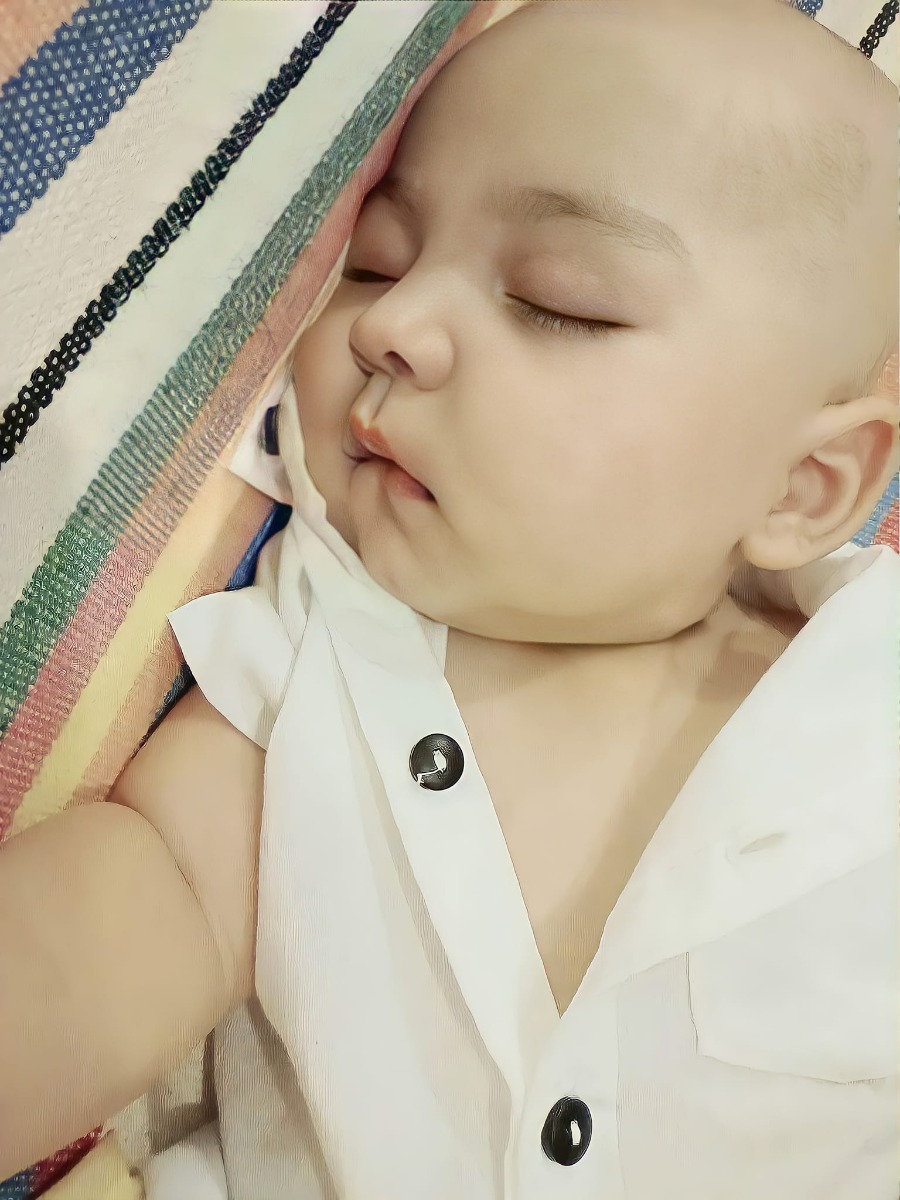 Lúc mang bầu đi siêu âm bác sĩ bảo dự đoán ca này mang thai soái ca tương lai rồi . Tại khoái nghe khen nên cứ thích đi siêu âm miết để ngắm con 😂 

Sinh xong thoả mãn nhan sắc của con vì có hẳn 2 má lúm , mắt hai mí , mũi cao , cằm chẻ . 😗 Tích cực ngắm ảnh các bé đáng yêu để sinh ra các thiên thần của riêng mình nào 😂