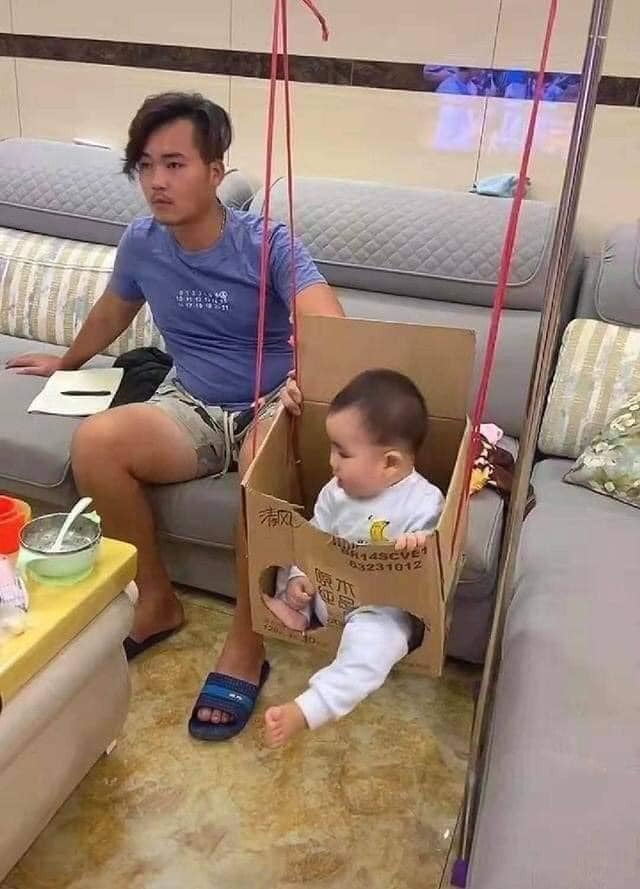 Để các ông bố trông con thật sự là một việc mạo hiểm 😂😂😂
