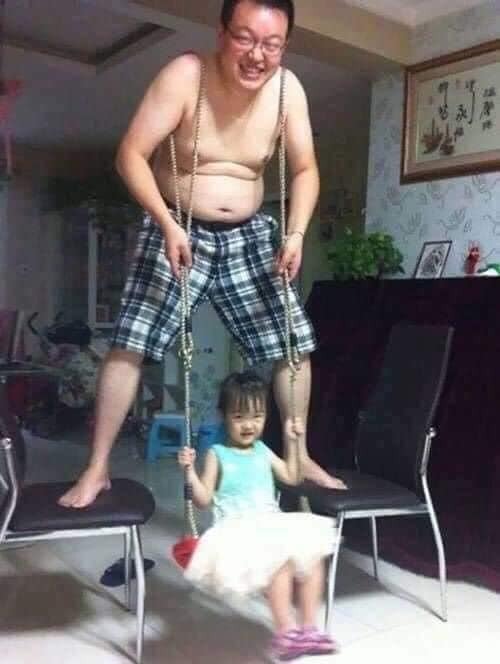 Để các ông bố trông con thật sự là một việc mạo hiểm 😂😂😂
