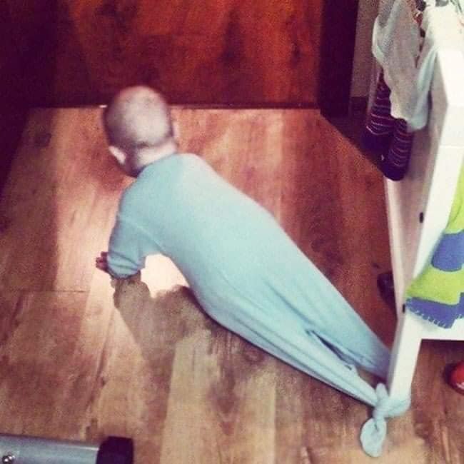 Để các ông bố trông con thật sự là một việc mạo hiểm 😂😂😂