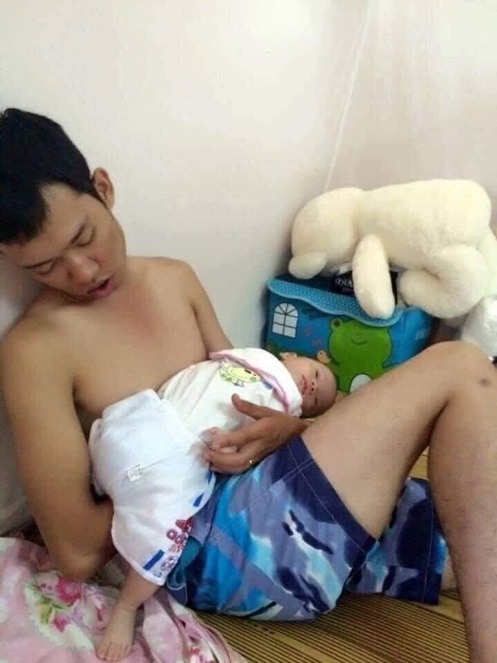 Để các ông bố trông con thật sự là một việc mạo hiểm 😂😂😂