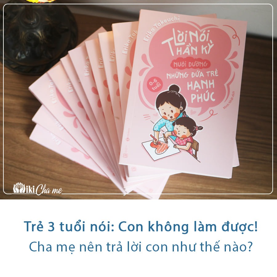 CON KHÔNG LÀM ĐƯỢC!

Nói thật cho tôi nghe đi, có phải mỗi lần nghe con khóc lóc

“Con không làm được” là mẹ lại lắc đầu “Nữa hả?” phải không? Trong trường hợp này, bố mẹ không được giải quyết vấn đề thay cho con mà phải hỏi “Con muốn mẹ làm gì nào?” để dạy cho con cách nhờ vả sự giúp đỡ của người khác.

Trẻ 3 t cái gì cũng muốn tự mình làm. Bé thích thú với trò gấp giấy origami nên hết sức chăm chú. Tuy nhiên, vì gấp chưa được khéo nên làm mọi thứ rối tung, bé giãy nảy lên khóc “A, a... Mẹ làm đi!”. Lúc đó mà mẹ gấp giùm cho thì lại khăng khăng “Để con tự làm!”, rồi lại khóc ré lên là “Không làm được”. Đúng thật chẳng biết đường nào mà lần. Mặt khác, cũng lại có những trẻ đòi mẹ làm hết.

Tại sao bọn trẻ lại khóc? Trong đầu trẻ luôn có một hình tượng lý tưởng, chẳng hạn khi trẻ nói muốn cài nút áo, là lúc trẻ tin chắc rằng mình có thể tự cài được. Đến khi bắt tay vào làm, trẻ mới phát hiện ra là mọi việc không dễ dàng như chúng nghĩ bởi các cử động đầu các ngón tay còn chưa được thành thục. Sự khác biệt giữa lý tưởng và hiện thực quá “phũ phàng” làm trẻ bật khóc.

Nếu gặp trường hợp như thế, mẹ hãy nói tình trạng của trẻ lúc đó “Con không làm được suôn sẻ à?” rồi hỏi “Bây giờ, con muốn làm như thế nào?”. Khi lên 3 t, nhiều trẻ có thể trả lời một cách rõ ràng. Mỗi người có một đòi hỏi khác nhau. Đối với những đứa trẻ muốn tự mình làm đến cùng, hãy dạy cho trẻ biết cách nói “Mẹ giúp con với”!

Làm như vậy, trẻ sẽ hiểu rằng nếu được giúp đỡ thì có thể đạt được mục tiêu. Đối với những trẻ chưa biết cách yêu cầu sự giúp đỡ từ người lớn, hãy dạy cho bé câu “Mẹ chỉ cho con với nhé” để bé học được cách thức nhờ vả người khác. Còn đối với những đứa trẻ luôn nói “Mẹ ơi, mẹ làm đi”, thì cũng không sao.

Bởi vì ở độ tuổi này, việc bé không thực hiện được một việc gì hầu như là do bé chưa được thành thục về mặt kỹ thuật, nên ngay cả khi bé không có hứng thú để thực hiện tiếp đi chăng nữa, cũng không phải là do bé chưa đủ nỗ lực. Dù mẹ có làm thay cho bé thì chí ít thì bé cũng sẽ cảm nhận được hương vị của sự thành công và điều này thực sự tốt cho bé.

- Trích: Lời nói thần kỳ nuôi dưỡng những đứa trẻ hạnh phúc | Erika Takeuchi, dịch giả Minh Nhật