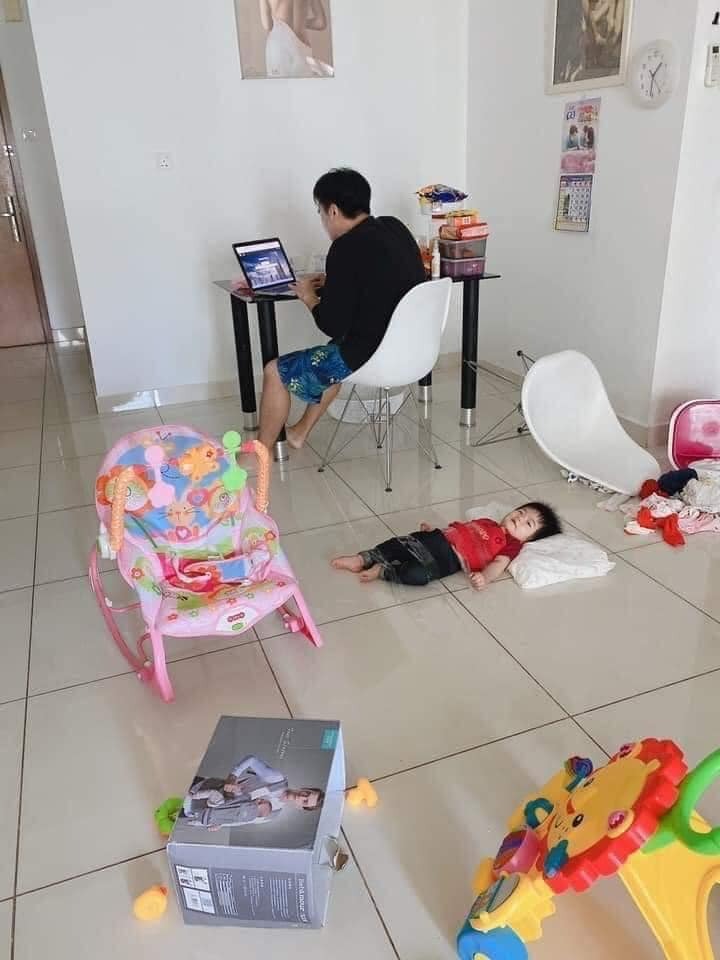 Để các ông bố trông con thật sự là một việc mạo hiểm 😂😂😂