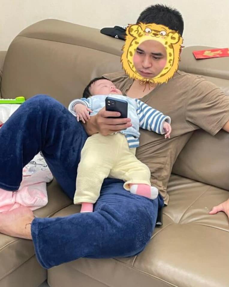 Để các ông bố trông con thật sự là một việc mạo hiểm 😂😂😂