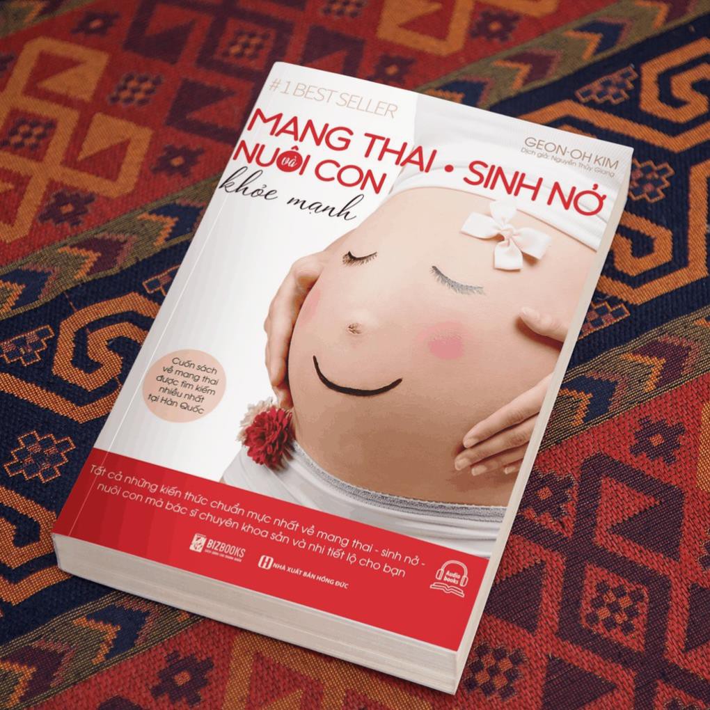 REVIEW CUỐN SÁCH MANG THAI ĐƯỢC TÌM KIẾM NHIỀU NHẤT TẠI HÀN QUỐC - “MANG THAI SINH NỞ VÀ NUÔI CON KHỎE MẠNH”

Mặc dù sách mới có mặt tại Việt Nam vào năm ngoái, tức năm 2021, nhưng đã nhận được sự quan tâm của nhiều mẹ bầu và liên tục đứng ở vị trí số 1 trong danh sách những cuốn sách mang thai bán chạy nhất của Tiki.vn.

“Mang thai sinh nở và nuôi con khỏe mạnh” là cuốn sách mang thai được tìm kiếm nhiều nhất tại Hàn Quốc. Sách được viết bởi tác giả Geon-Oh Kim. Ông là một bác sĩ chuyên khoa sản đã có hơn 20 kinh nghiệm trong nghề và kiến thức chuyên môn sâu rộng. 

Cuốn sách “Mang thai sinh nở và nuôi con khỏe mạnh” chứa đựng mọi kiến thức mẹ bầu cần biết như cách ăn uống, bệnh thường gặp, các bài tập yoga, vai trò của người bố, cách chọn bệnh viện và bác sĩ sản khoa…

Trong video dưới đây, Mamibabi sẽ review chi tiết cuốn sách để các mẹ tham khảo nhé >>> https://www.youtube.com/watch?v=oXa-3sj_4a4 

#review_sách_mang_thai_sinh_nở_và_nuôi_con_khỏe_mạnh
#thaigiao #thai_giáo #thaigiáo #mangthai #babau